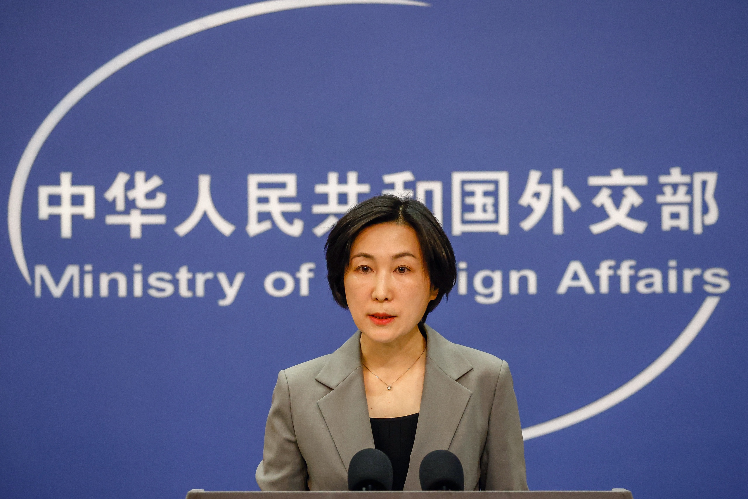 Het Chinese ministerie van Buitenlandse Zaken noemt de Amerikaanse reactie een overreactie. De ballon was volgens de Chinezen een meteorologische ballon.