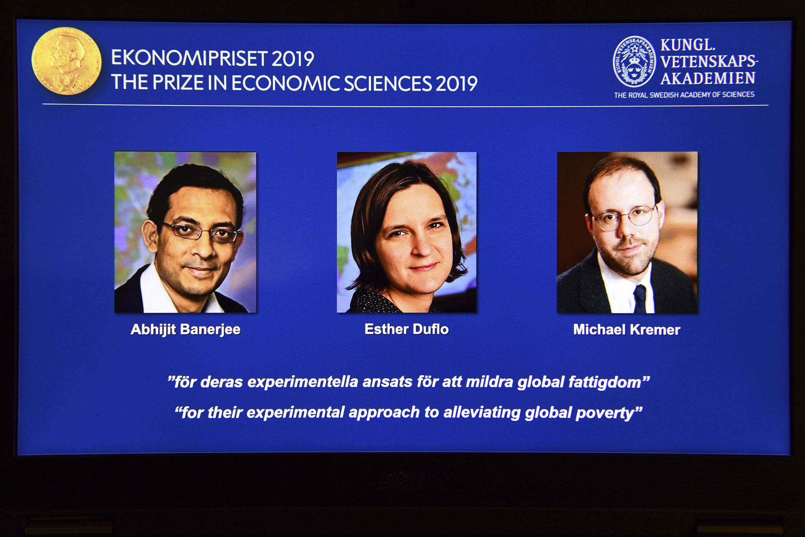 De Nobelprijs voor de economie gaat dit jaar naar drie economen die onderzoek hebben gedaan naar de bestrijding van armoede:  Esther Duflo en Abhijit Banerjee (beiden MIT) en Michael Kremer (Harvard).
