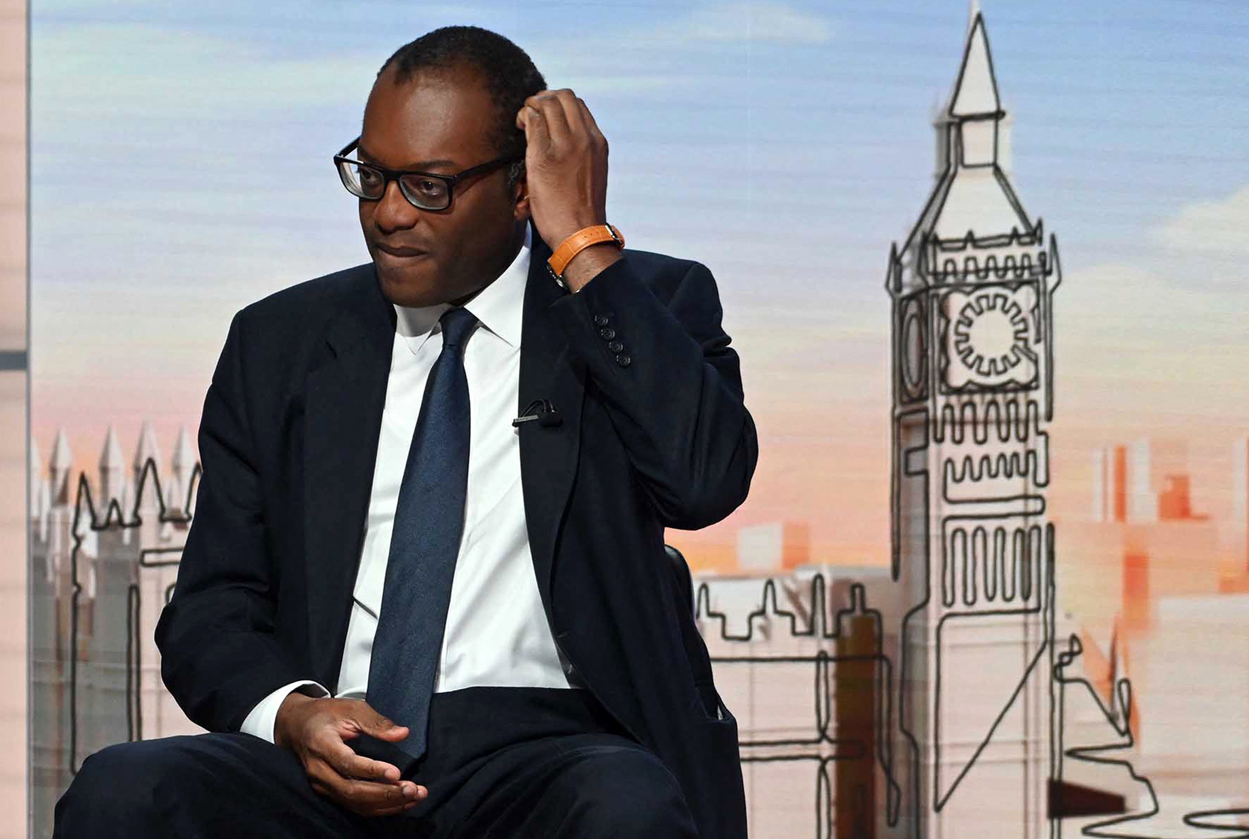 Fears of a UK recession have seen the pound fall to an all-time low as a result of Finance Minister Kwasi Kwarteng's tax plans.