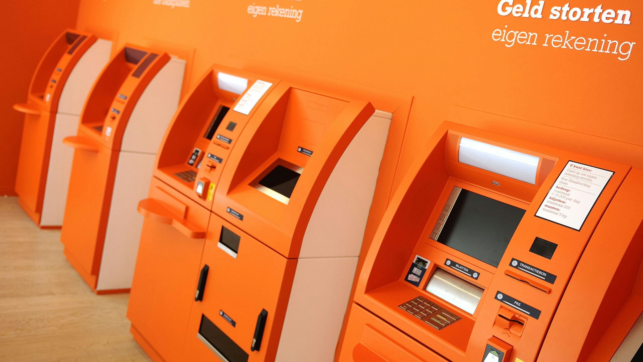 Geldautomaten in een ING filiaal 