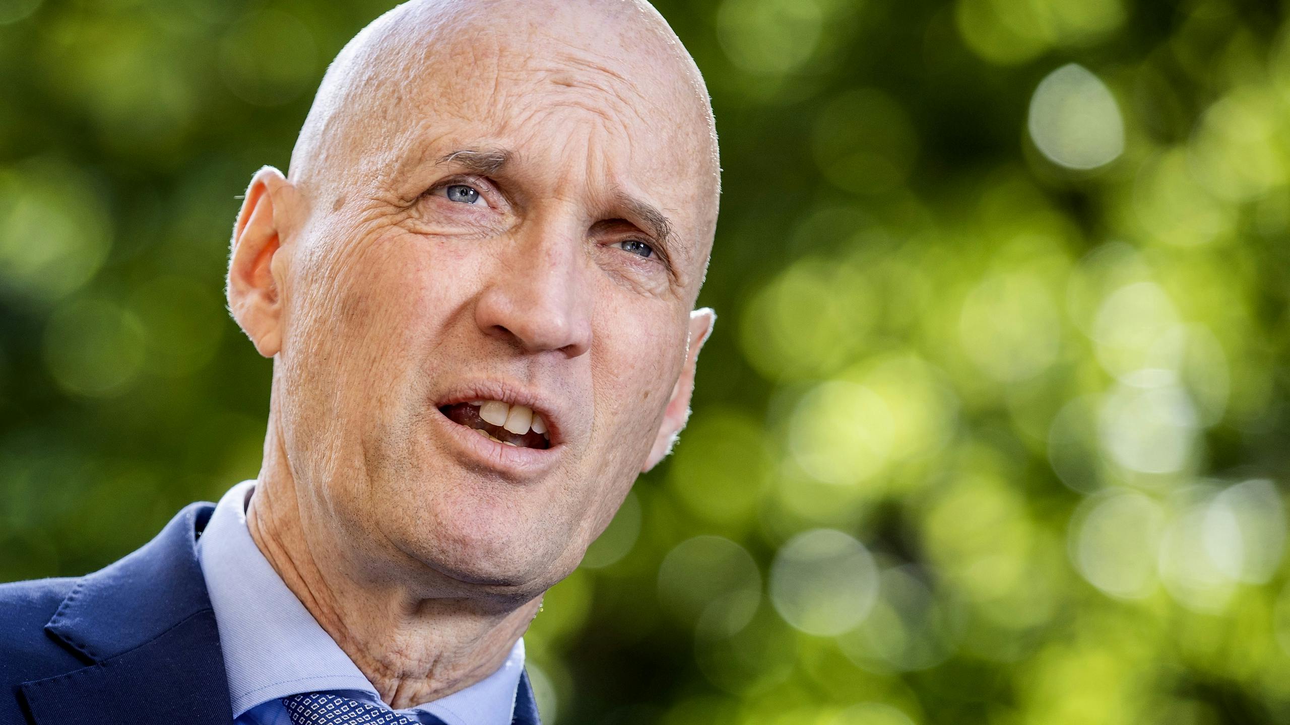 Zorgminister Kuipers hoopt coronapil snel beschikbaar te hebben