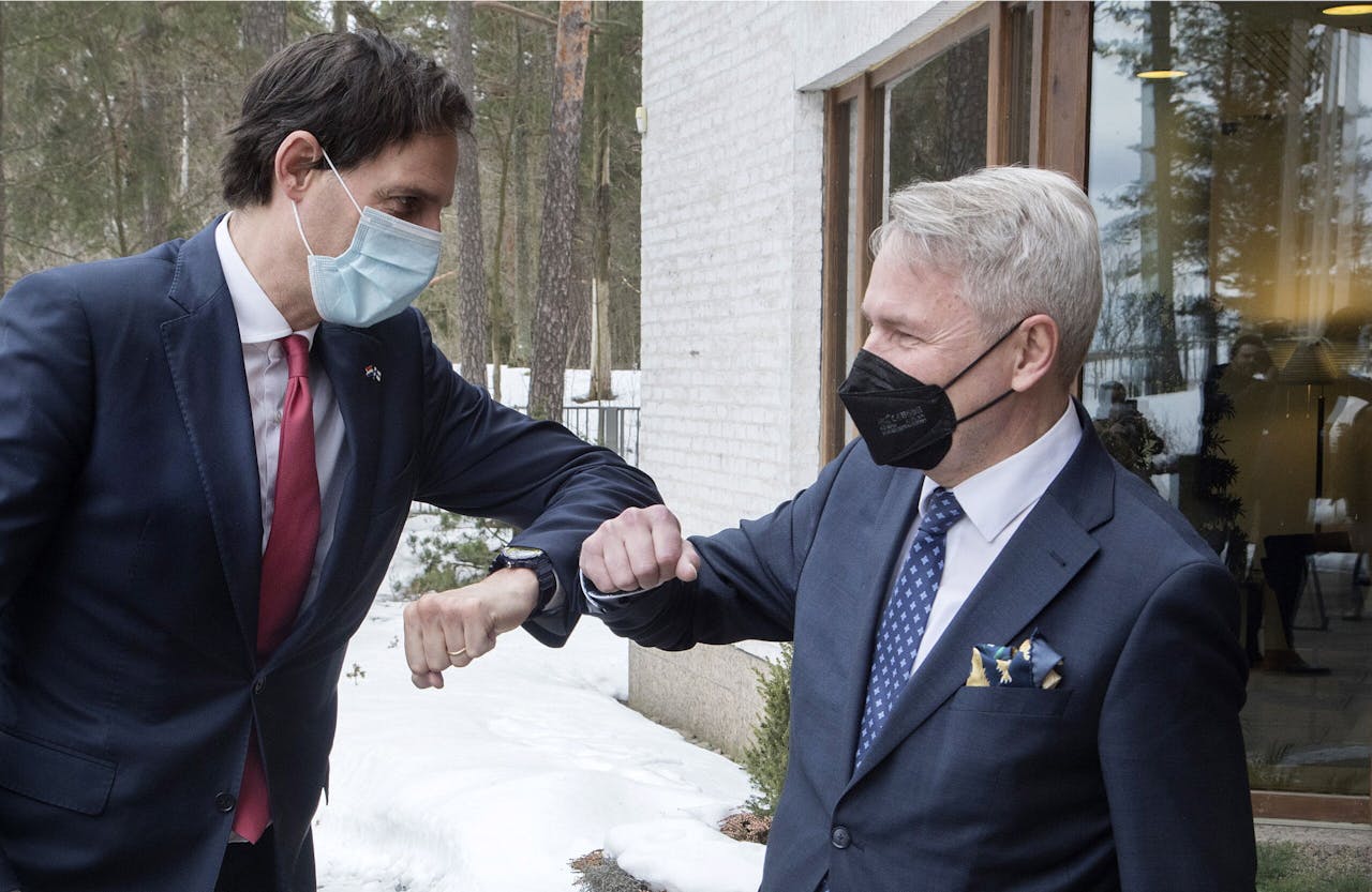 Minister van Buitenlandse Zaken Wopke Hoekstra met Finse minister van Buitenlandse Zaken Pekka Haavisto.