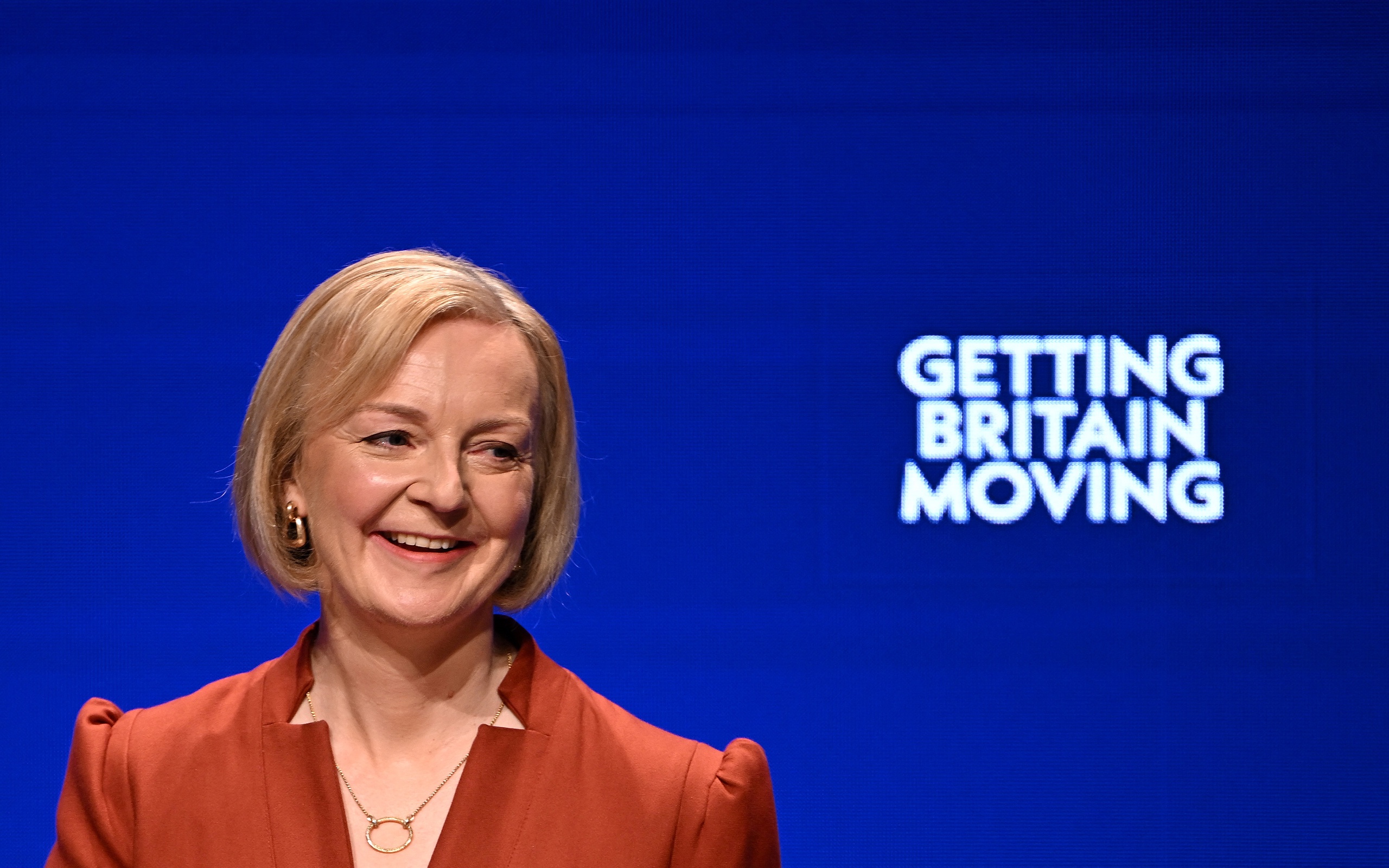 Met een toespraak op het partijcongres van de Britse Conservatieve Partij probeerde Liz Truss haar premierschap nieuw leven in te blazen. Ze zette haar plannen uiteen van een Verenigd Koninkrijk dat vrijheid buiten de EU omarmt en vol inzet op economische groei.