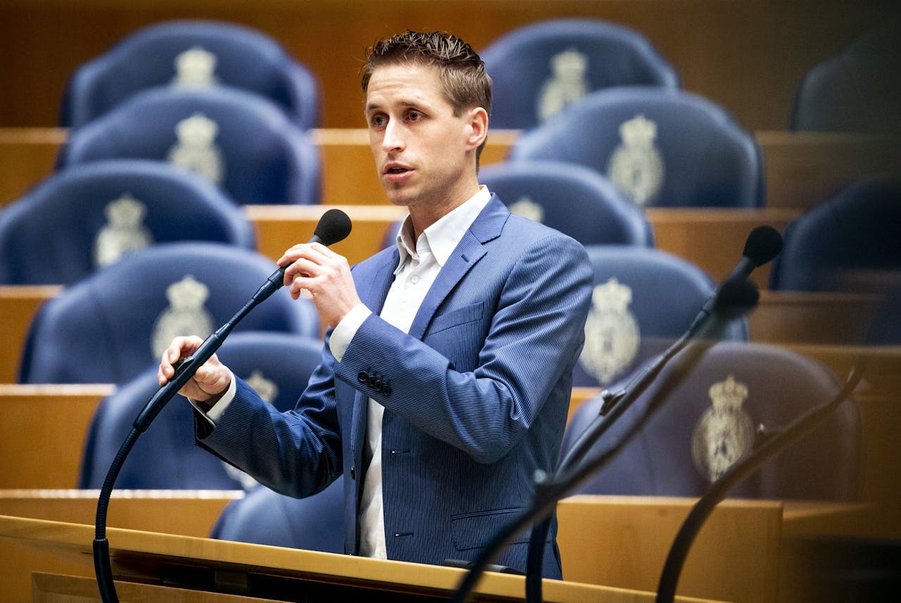 2019-01-17 11:55:47 DEN HAAG - Michiel van Nispen (SP) tijdens een overleg in de Tweede Kamer over de wet experiment gesloten coffeeshopketen. ANP REMKO DE WAAL