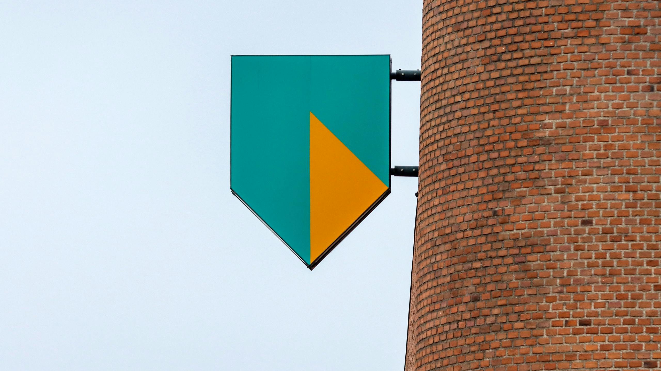 ABN Amro profiteert van stijgende rentes en koopt aandelen in