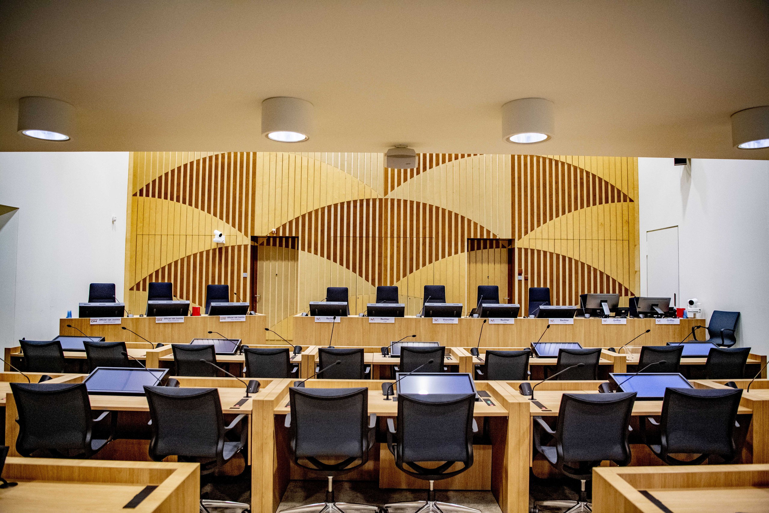 De rechtszaal van het Justitieel Complex Schiphol