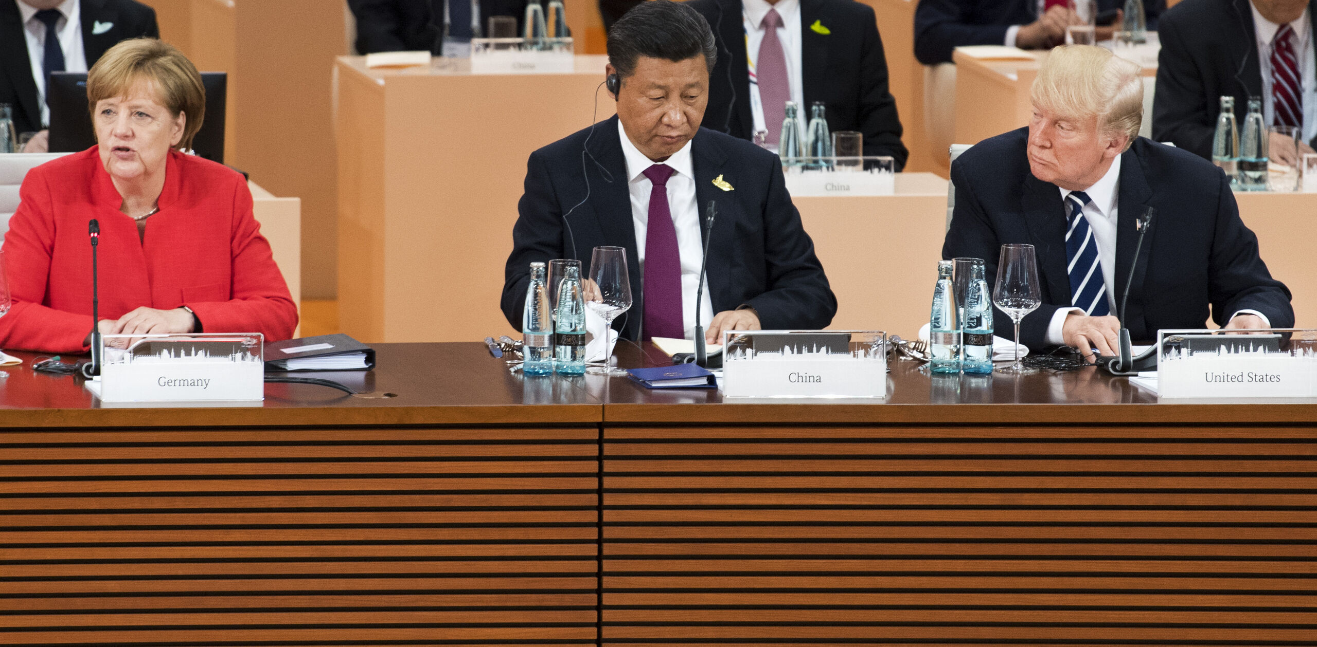 Bondskanselier Angela Merkel, president Xi Jinping en president Trump tijdens de G20-top in Hamburg.