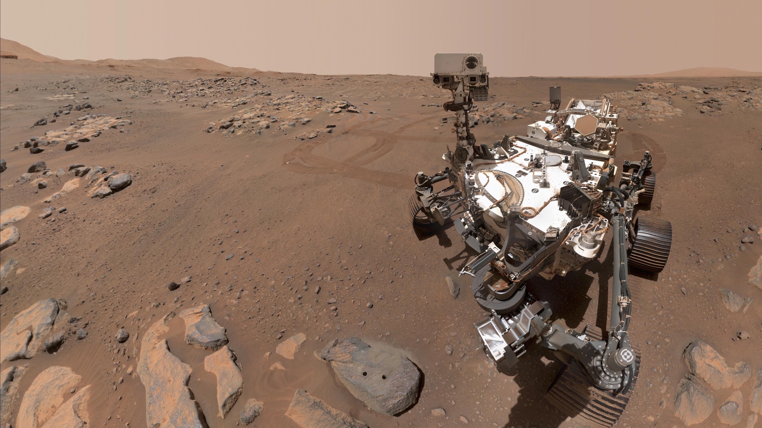 In de zoektocht naar leven op Mars zijn NASA-wetenschappers weer een stukje dichterbij gekomen bij de ontdekking. In een krater op Mars heeft Mars-rover Perseverance vuil gevonden die tekenen van een 'waterig verleden' vertonen. 
