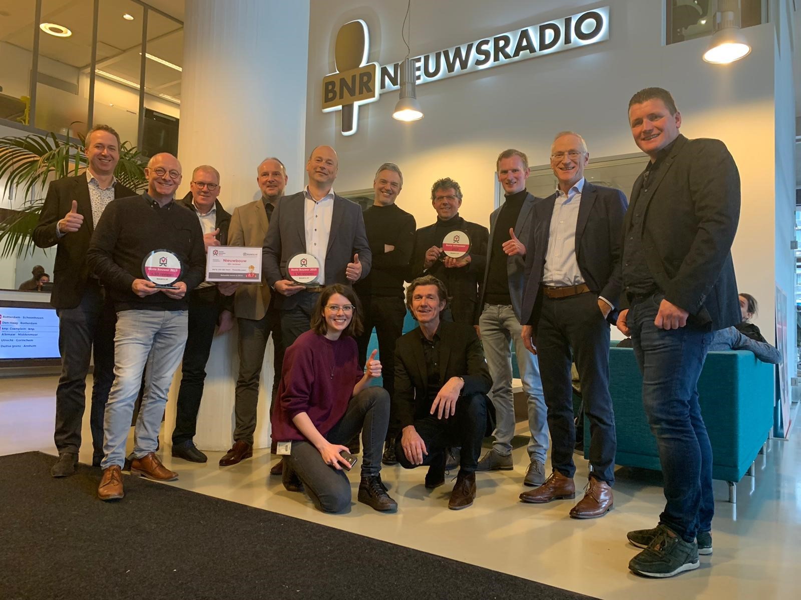 De winnaars en afgevaardigden van BouwNu voor de BouwNu Awards van 2019.