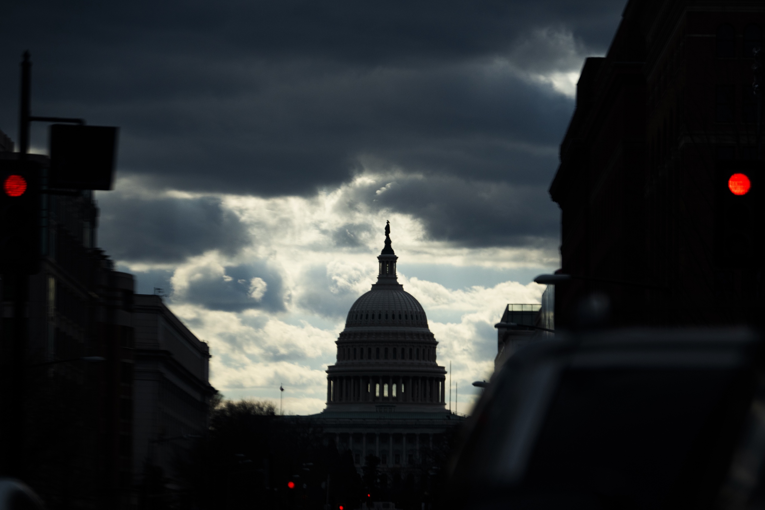 Little by little, the day when the United States reaches the debt ceiling is approaching.  Analysts expect that to happen around June 1.  Macroeconomist Edin Mojacic says: 