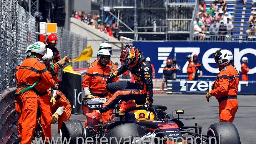 Verstappen knalt in de muur (Grand Prix Monaco)