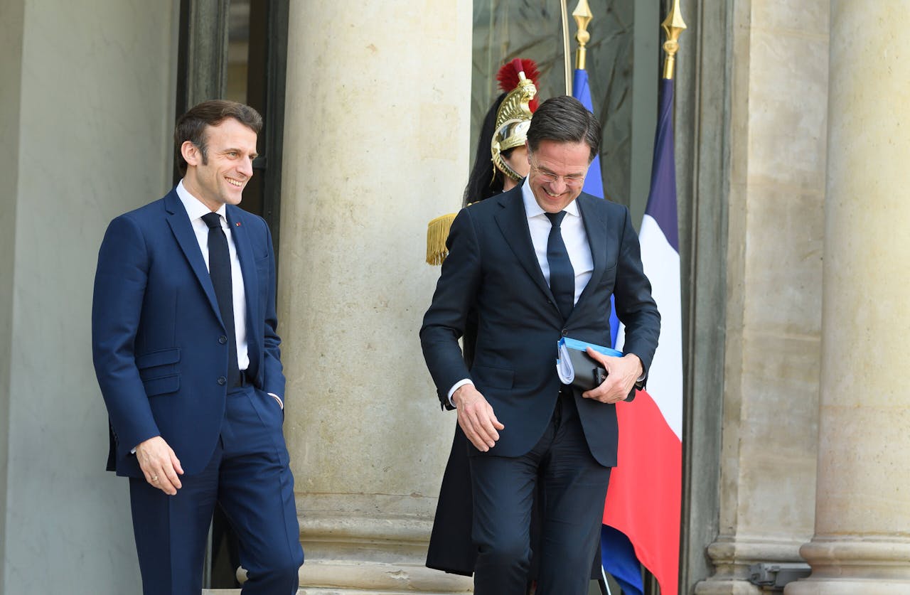 Emmanuel Macron en Mark Rutte.