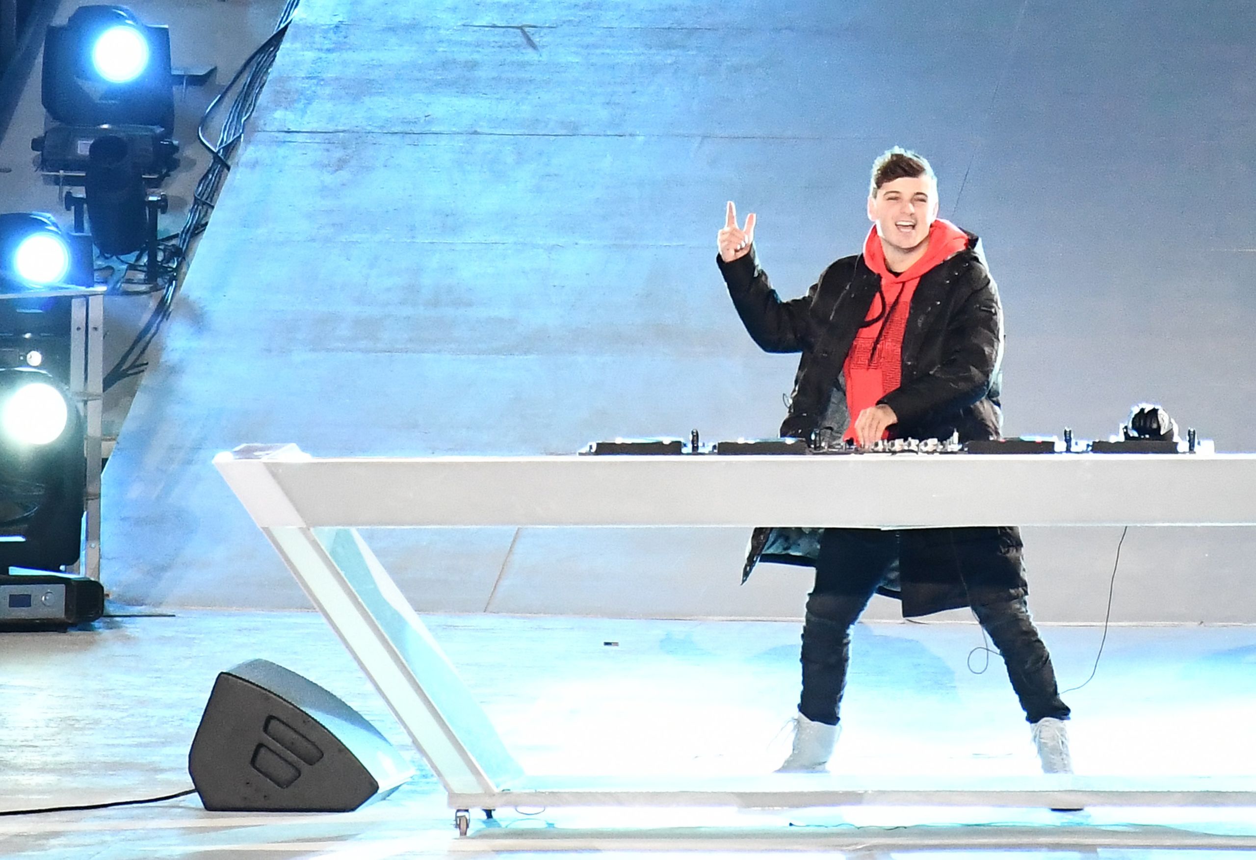 2018-02-25 22:57:53 epa06564245 DJ Martin Garrix from the Netherlands performs during the Closing Ceremony of the PyeongChang 2018 Olympic Games, Pyeongchang county, South Korea, 25 February 2018.  EPA/CHRISTIAN BRUNA