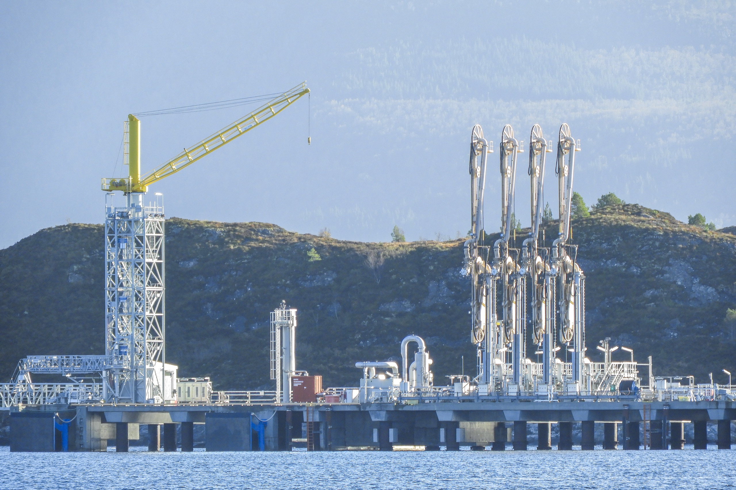 De Ormen Lange gasinstallatie in Aukra ontvangt en verwerkt gas uit het Orem Lange gasveld en de Polarled pijplijn vanuit de Noorse Zee.
