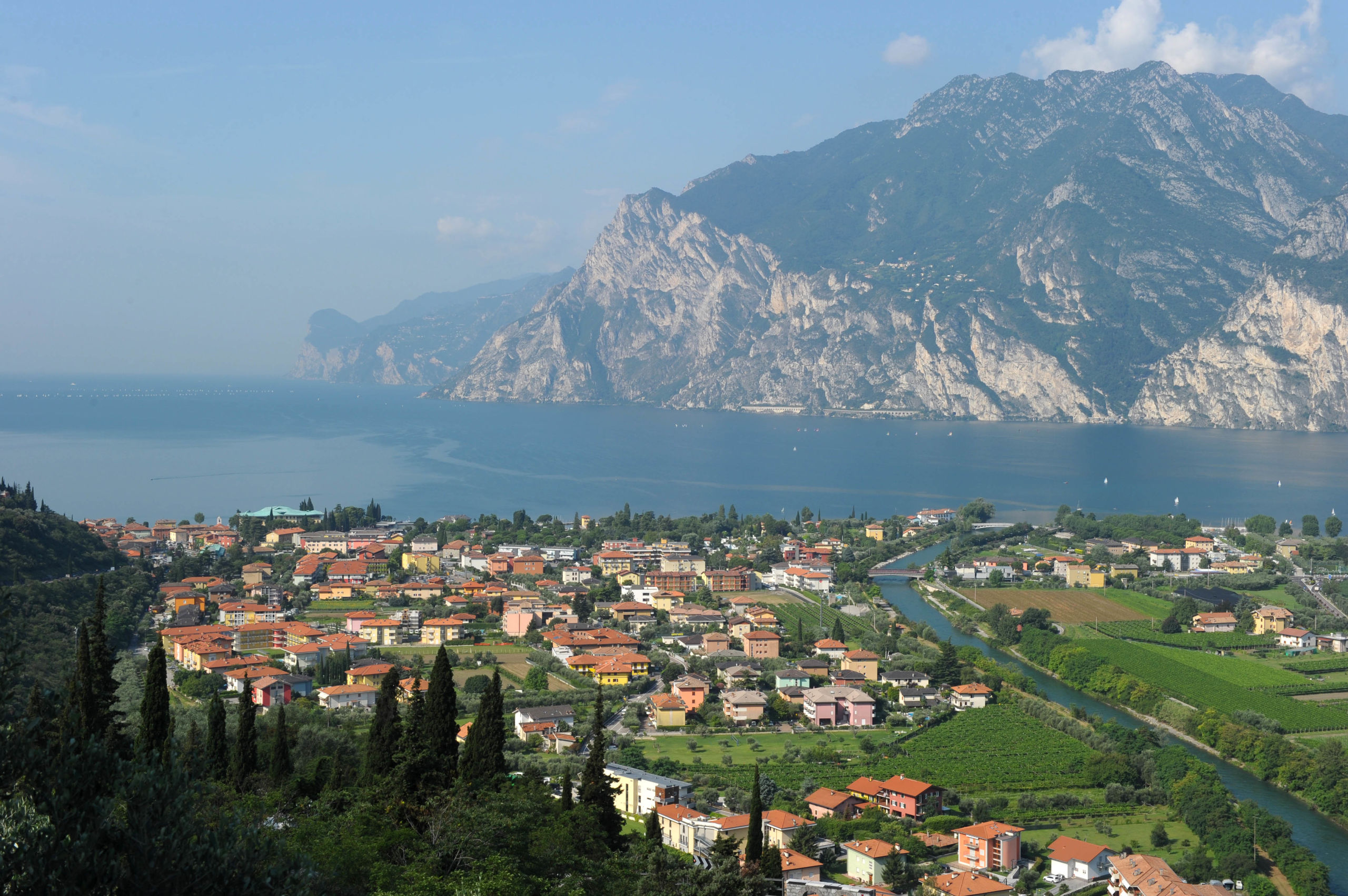 2011-07-08 10:25:10 The village of Nago Torbole, northern Italia, near the Lake Garda, pictured on July 8, 2011.  AFP PHOTO / CHRISTOF STACHE CHRISTOF STACHE / AFP
