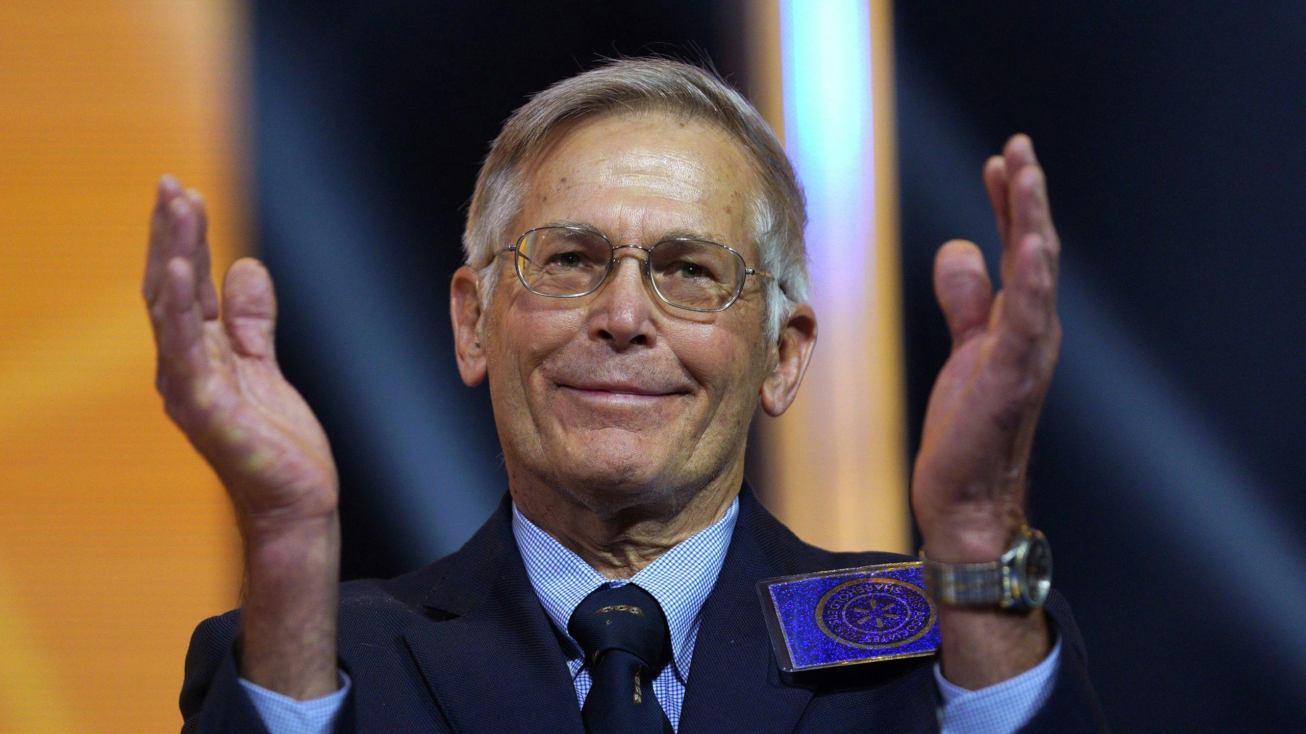 Jim Walton, tijdens een aandeelhoudersvergadering van Walmart.