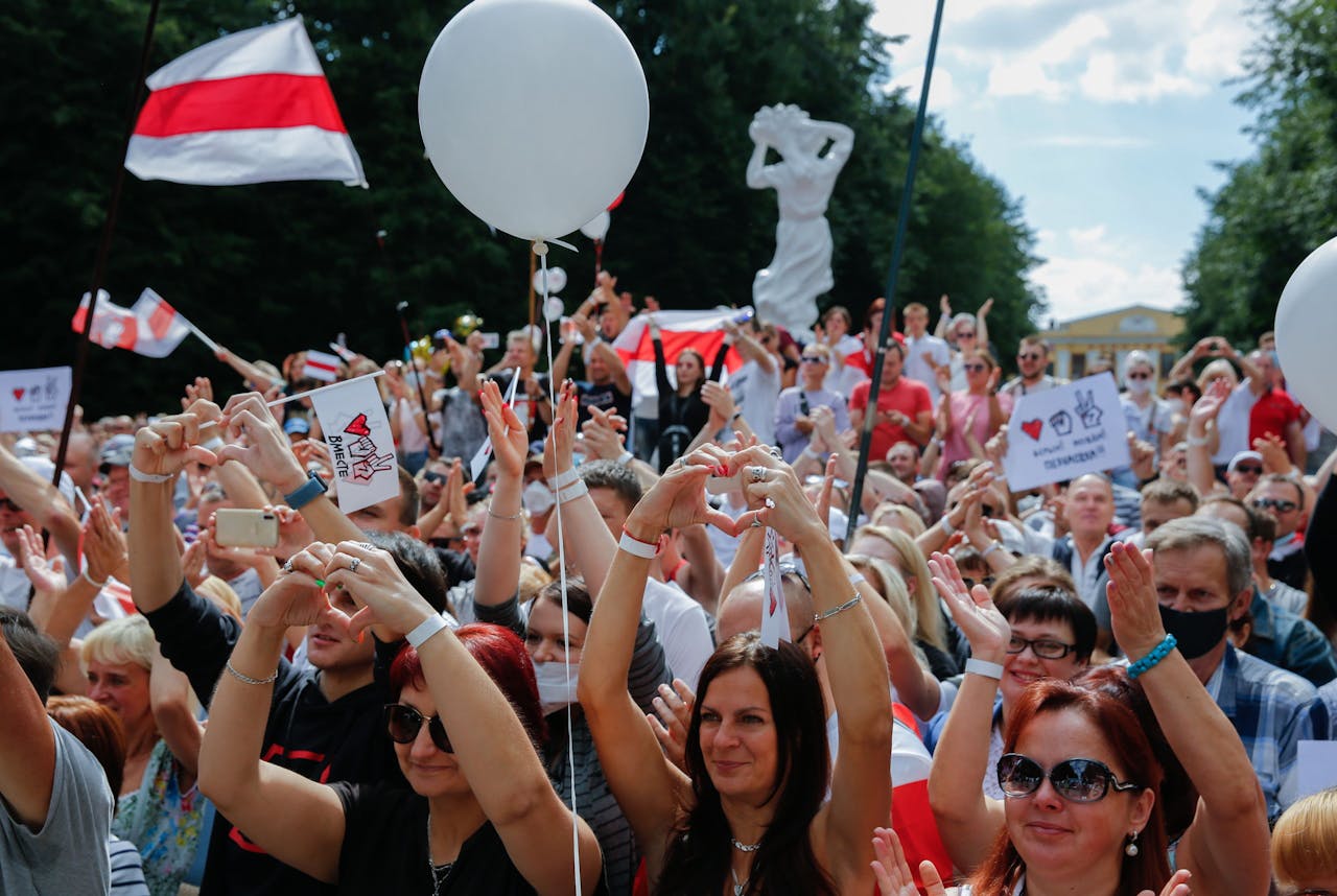 Bijeenkomst van de oppostiepartijen in Baranovichi, zo'n 150 km van Minsk.