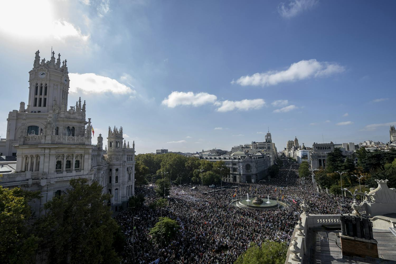 Protesta multitudinaria paraliza la capital española
