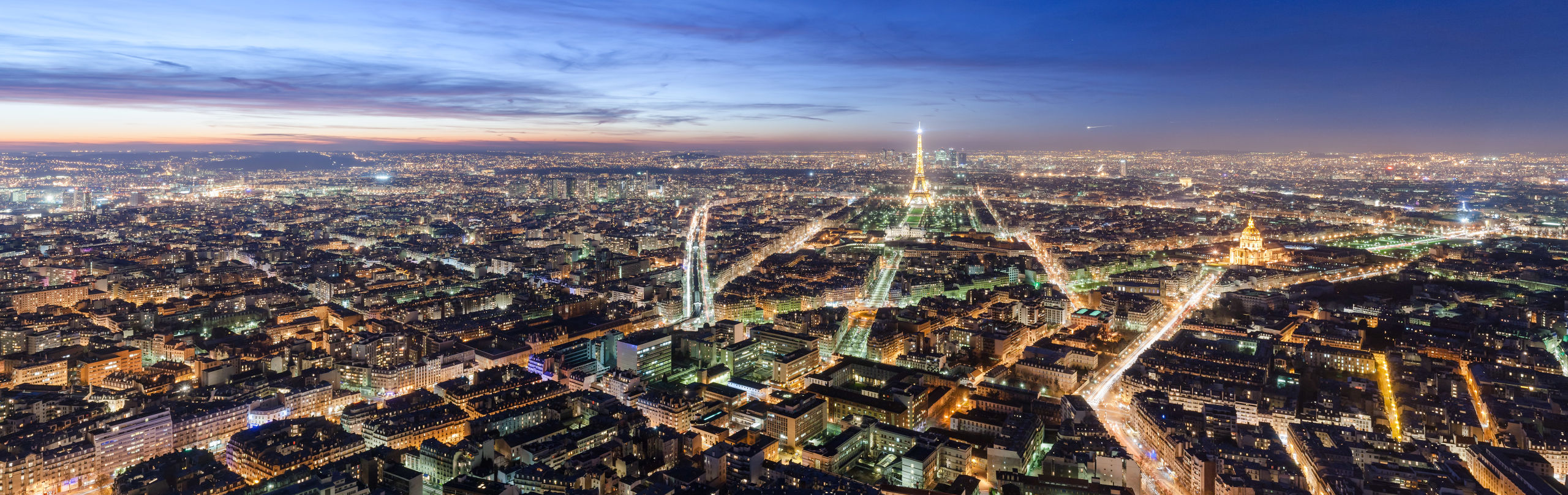 View over Paris at dusk, from the top platform of the Montparnasse tower, in 2008