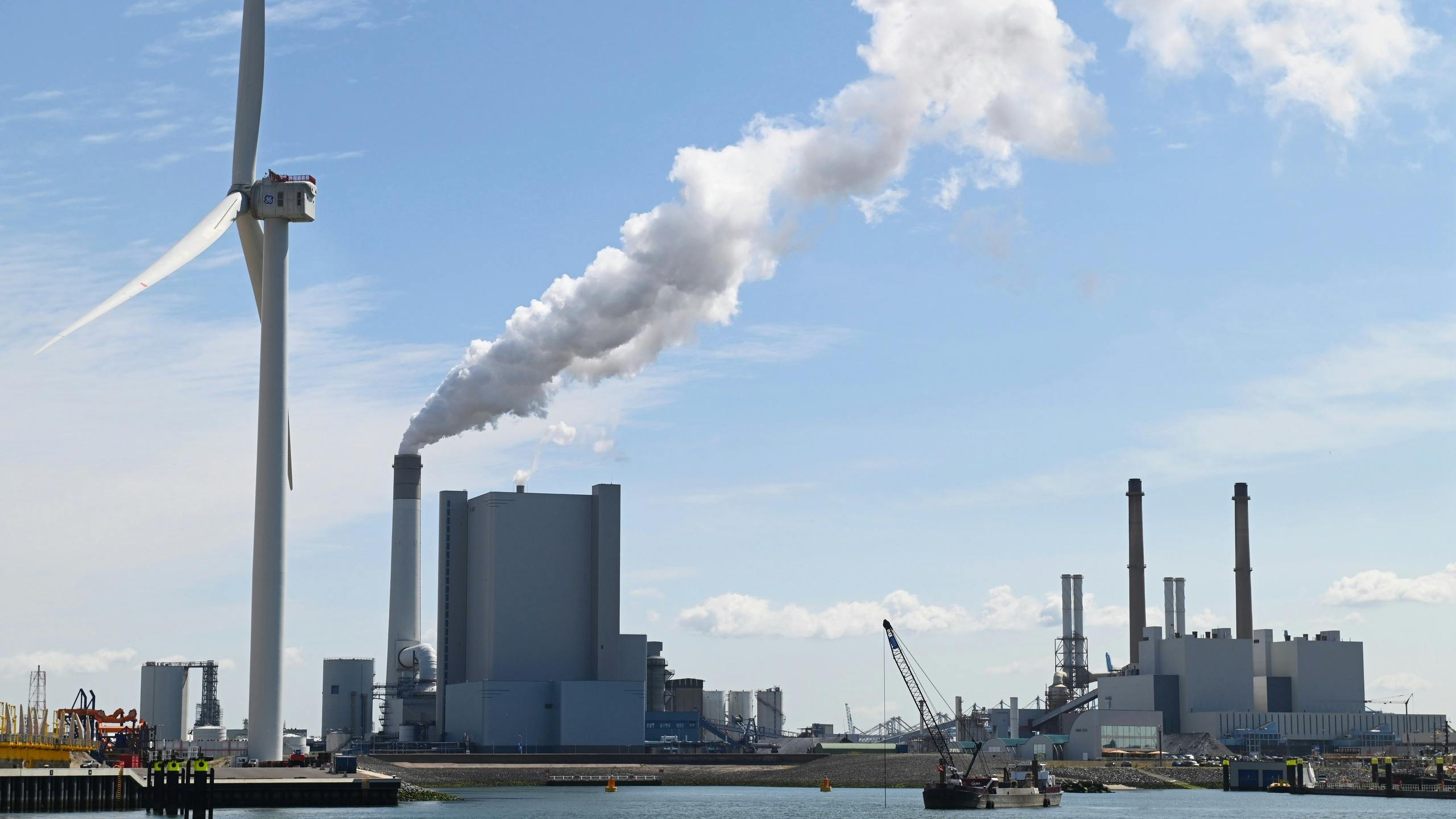 Experts: 'Investeren in fossiele brandstoffen brengt klimaatdoelen in gevaar'