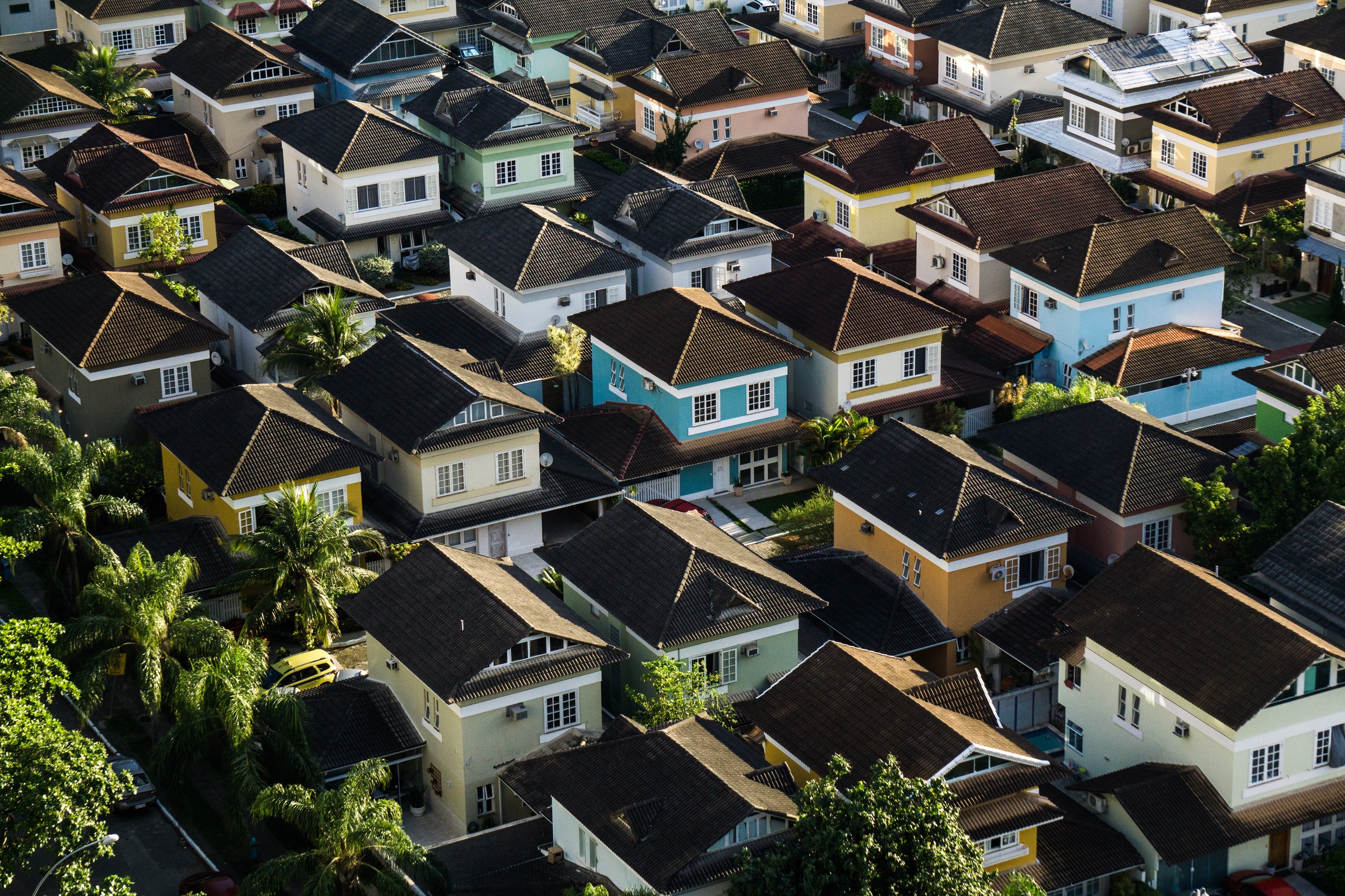 'De huizenprijzen in Amsterdam, Haarlem en Den Haag zijn gedaald, maar in Zeeland en het oosten en noorden stijgen de prijzen nog', zegt hoogleraar Peter Boelhouwer van de TU Delft.