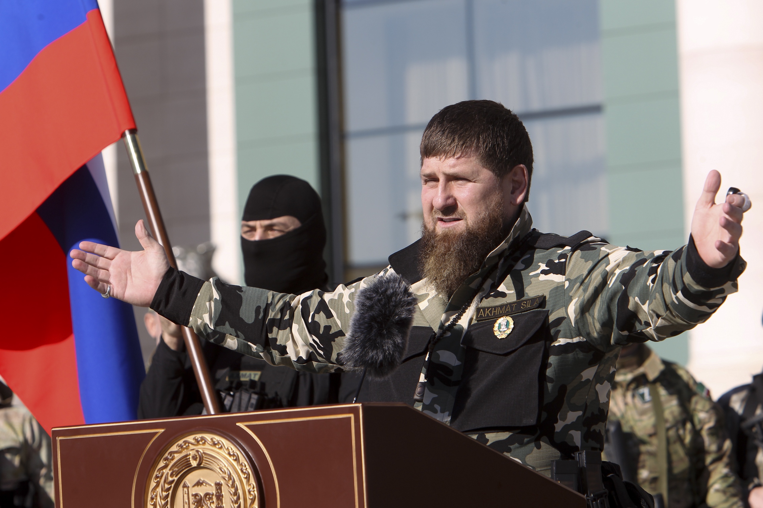 Ramzan Kadyrov, leider van de Russische regio Tsjetsjenie spreekt in hoofdstad Grozny zijn soldaten toe. Begin mei verklaarde Kadyrov verschillende keren dat zijn troepen klaar waren om in Bachmoet en omgeving te worden ingezet, nu lijkt het dan zover te zijn. 