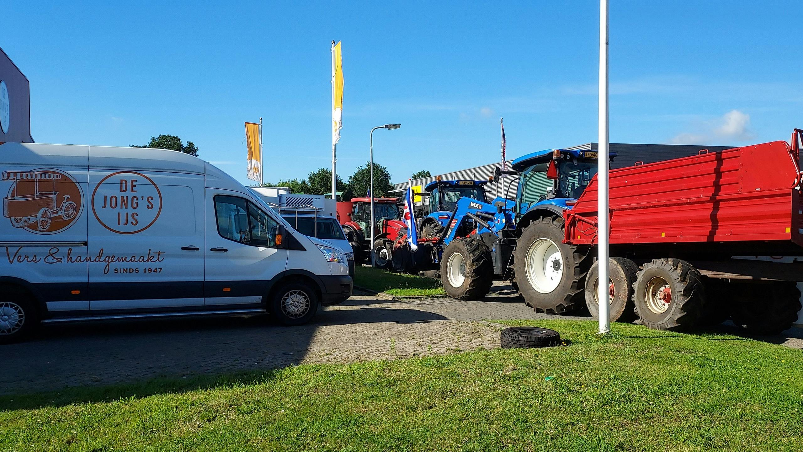 Boeren voeren actie bij bedrijf van D66-Kamerlid De Jong