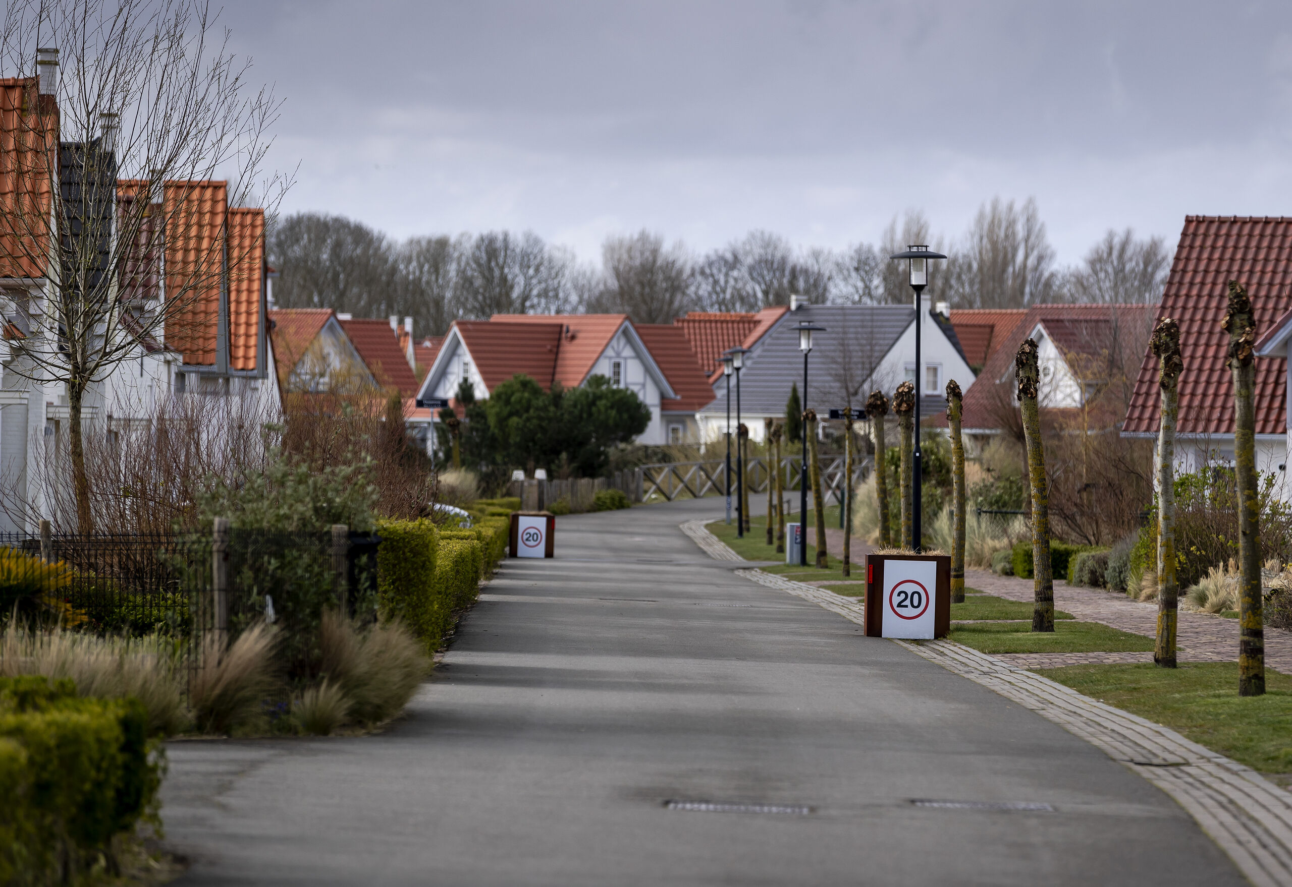 Een grotendeels verlaten vakantiepark Roompot Cadzand.