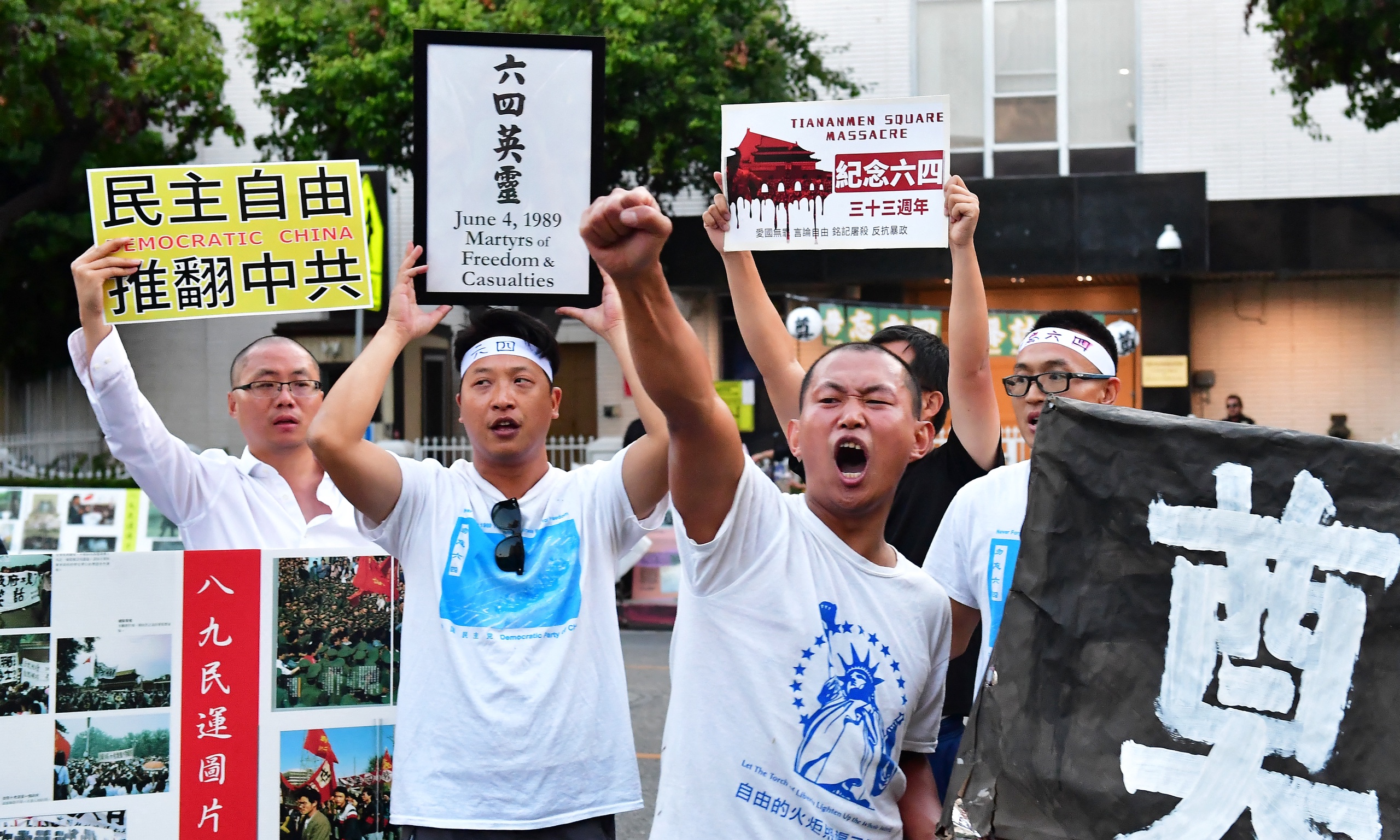 Activists protest in front of the Chinese consulate in Los Angeles, California on June 4, 2022, marking the 33rd anniversary of the Tiananmen Square massacre.  Frederic J. BROWN / AFP