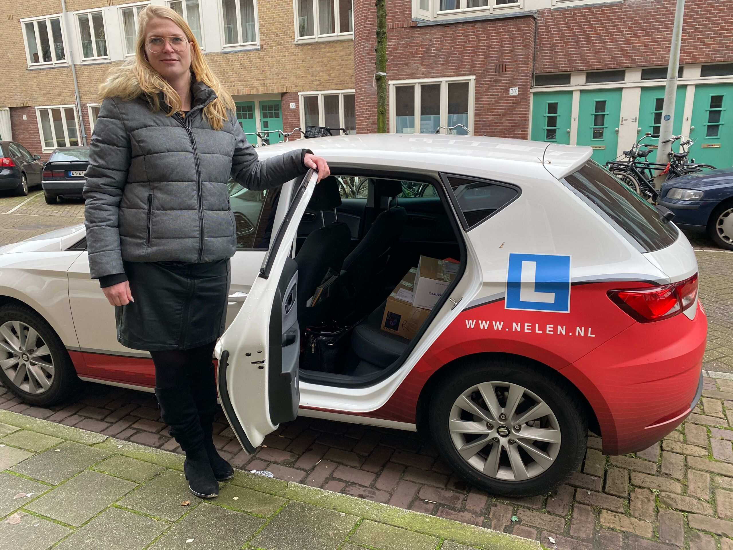 Samantha van Londen, rij-instructeur bij Verkeersschool Nelen
