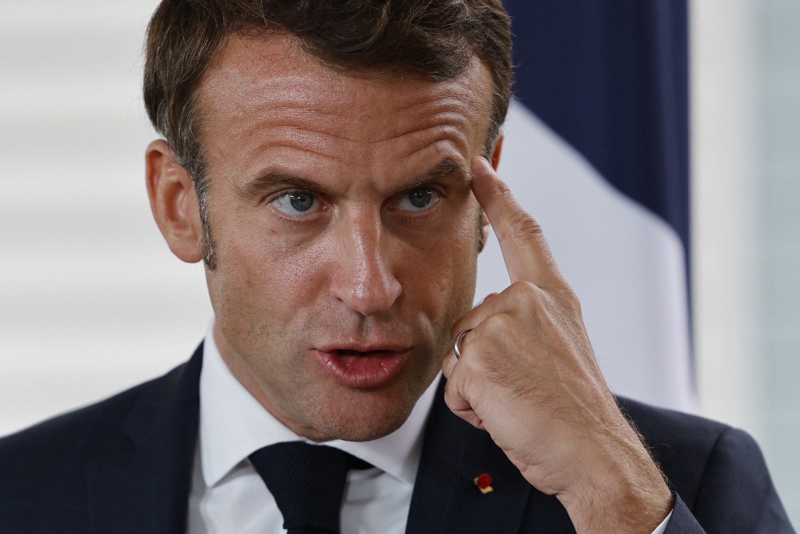 Als het aan de Franse president Emmanuel Macron ligt, ontaardt het conflict in Oekraïne niet in een wereldoorlog.