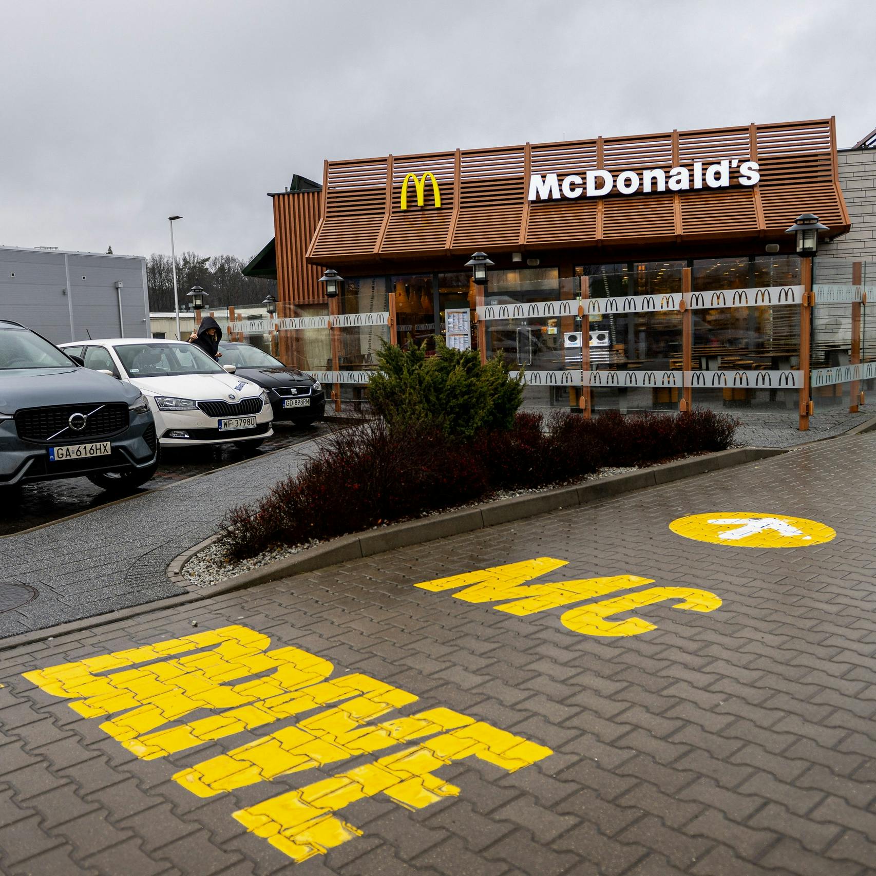 McDonald's gaat banen schrappen maar wil ook meer filialen openen