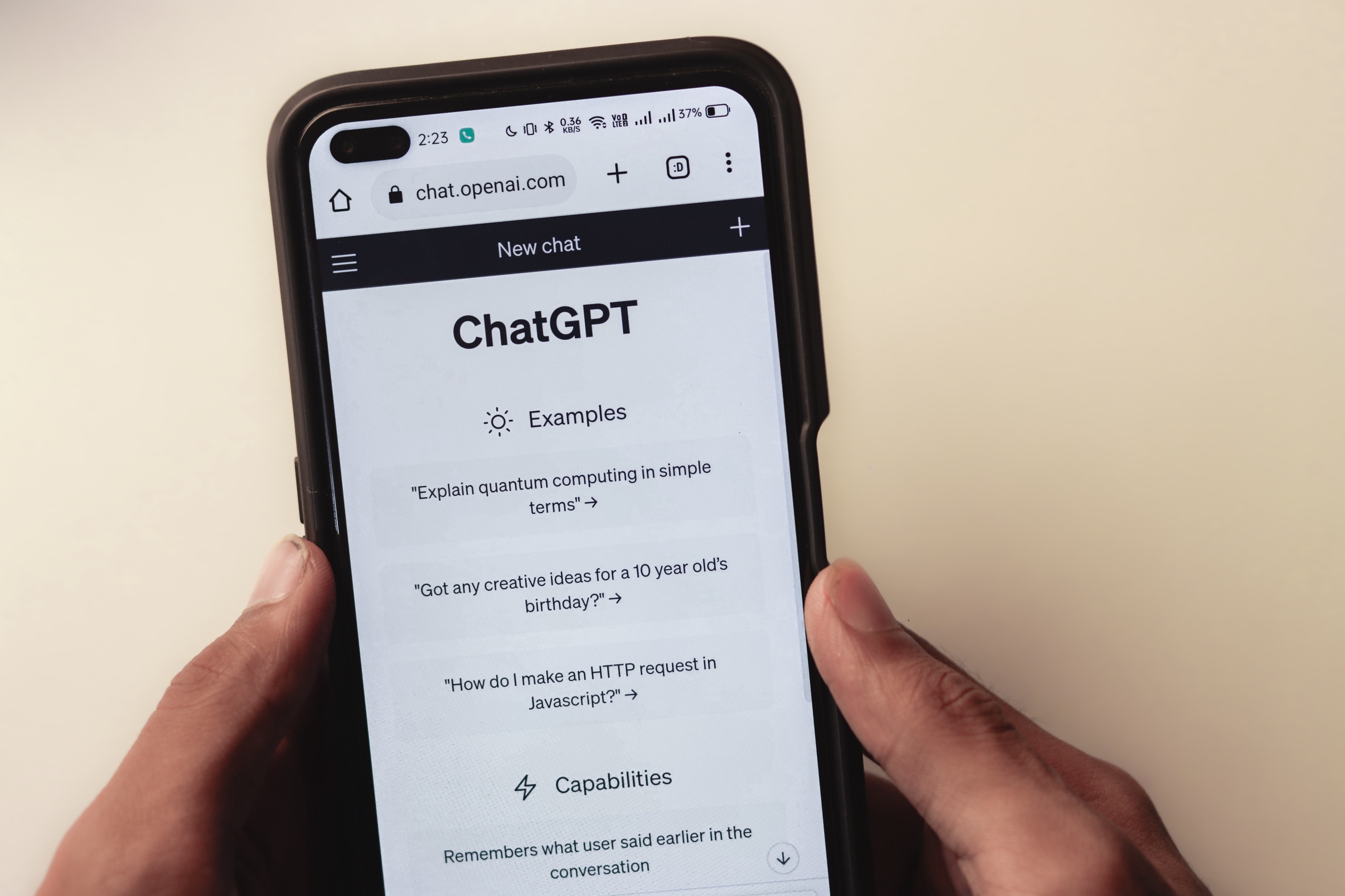  ChatGPT van OpenAI kan op verzoek van gebruikers hele teksten schrijven. 
