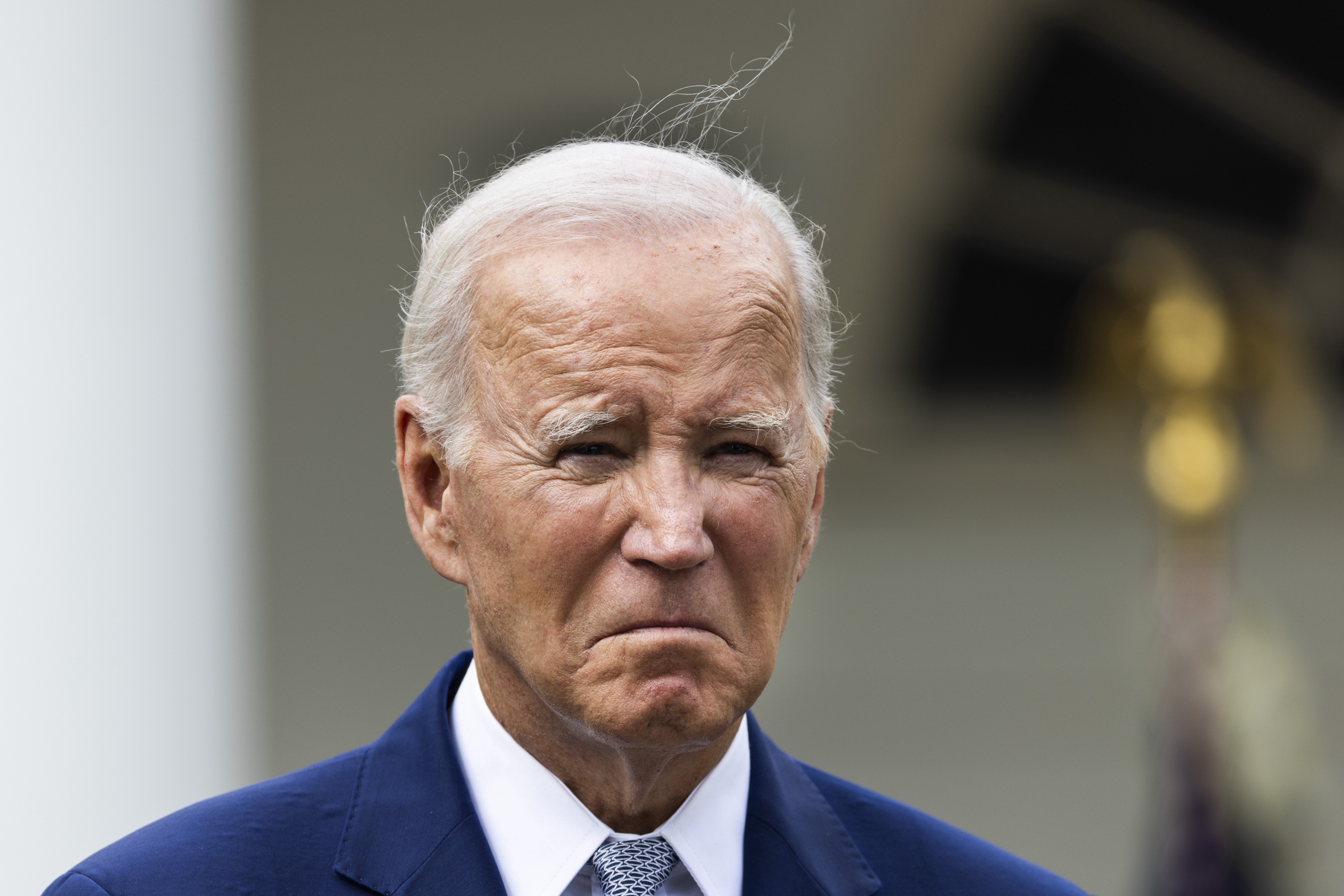 According to an ABC News poll, three-quarters of Americans are very concerned about President Joe Biden's health.  Biden's 'approval rating' has increased to 56 percent.  American correspondent David Hummelberg sums it up: He sounds and has a scratchy, grunty voice like a tired old man.