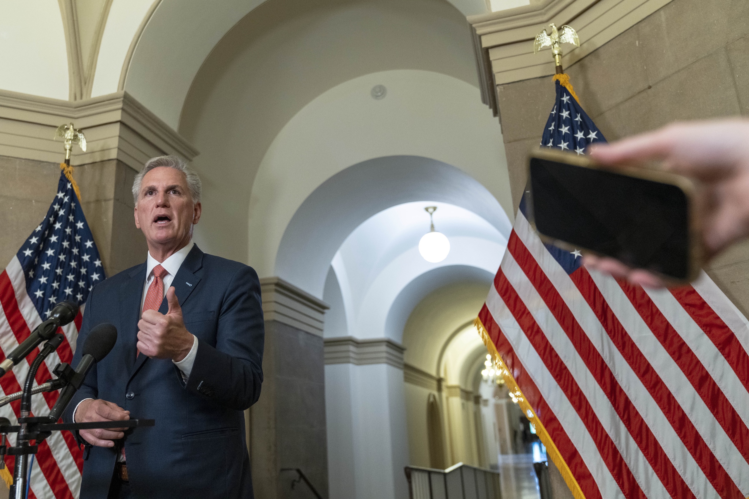 Republican House Speaker Kevin McCarthy.  US President Joe Biden cuts short trip to Asia as part of US public debt ceiling negotiations.  Biden thinks a solution is obvious, even though talks with Republicans have yet to come to anything. 