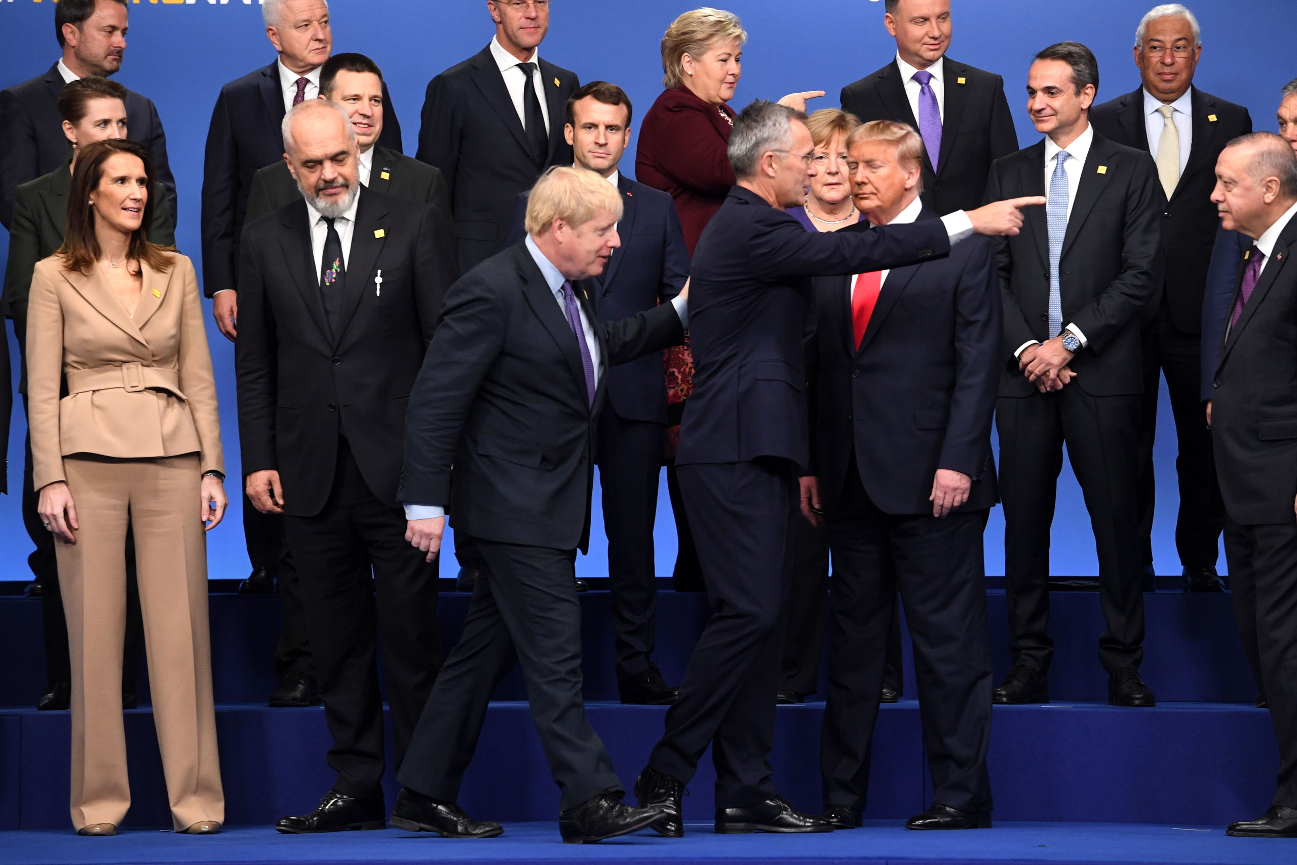 De leiders van de NAVO-lidstaten maken zich klaar voor de traditionele groepsfoto.