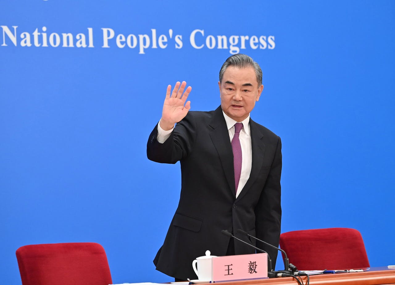 China's Buitenlandminister Wang Yi op de persconferentie over het Chinese buitenlandbeleid