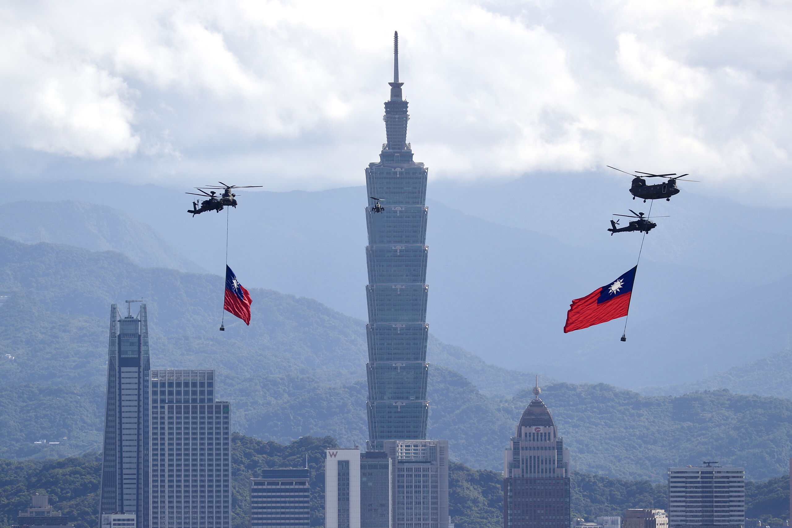 Taiwan stond donderdag in hoofdstad Taipei stil bij zijn nationale feestdag. Juist nadat onlangs tientallen Chinese toestellen langs het Taiwanese luchtruim vlogen.