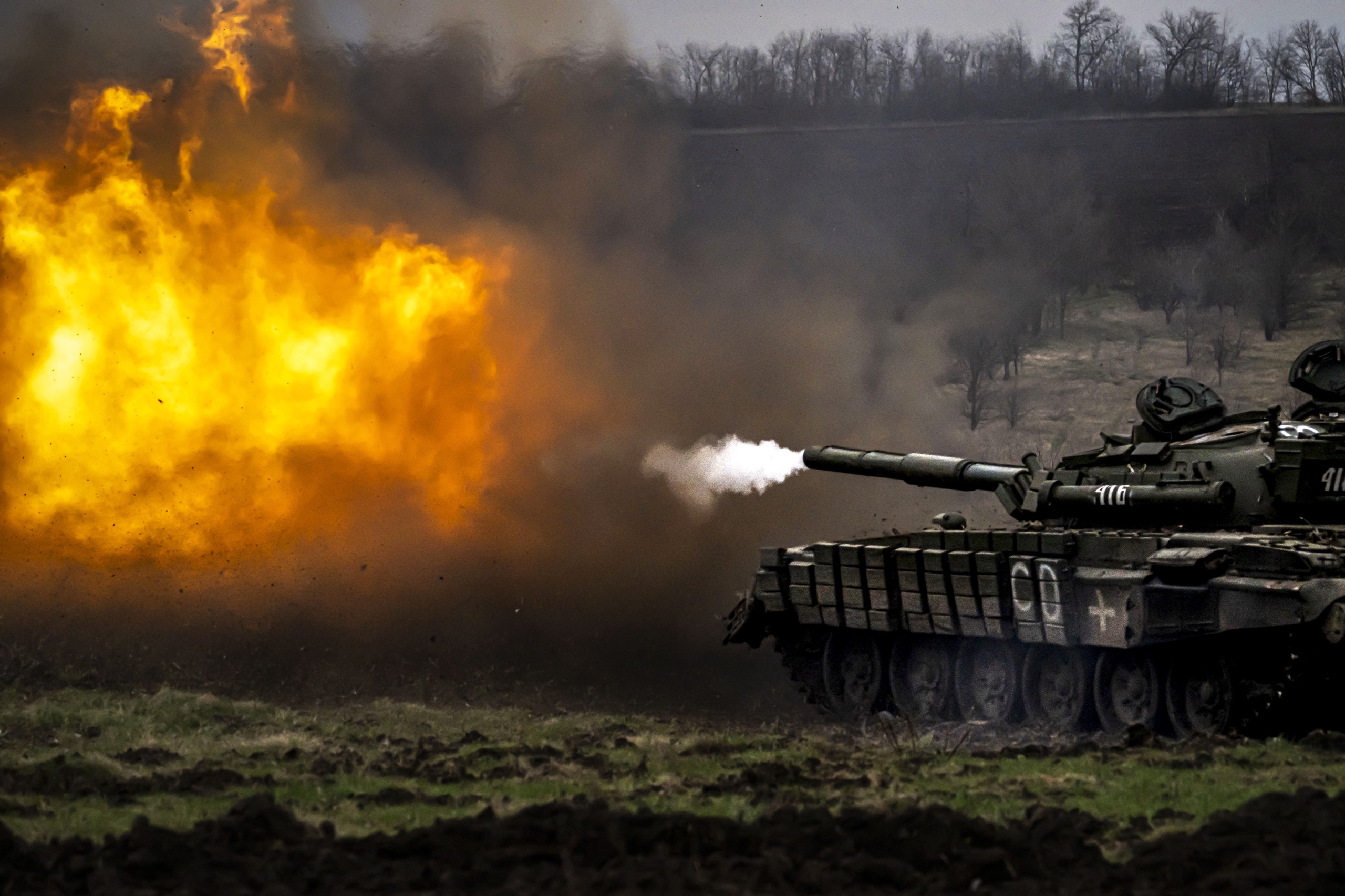 Samen met Denemarken gaat Nederland veertien Leopard 2-tanks aan Oekraïne leveren. Volgens defensiespecialist Dick Zandee van instituut Clingendael zijn de tanks nodig omdat Oekraïne 'dit jaar een grote aanval wil uitvoeren'. Zandee stelt dat daarvoor 'een concentratie van gevechtskracht' nodig is. 'Waarbij de tank een heel essentieel onderdeel is, vanwege zijn mobiliteit en vuurkracht.'