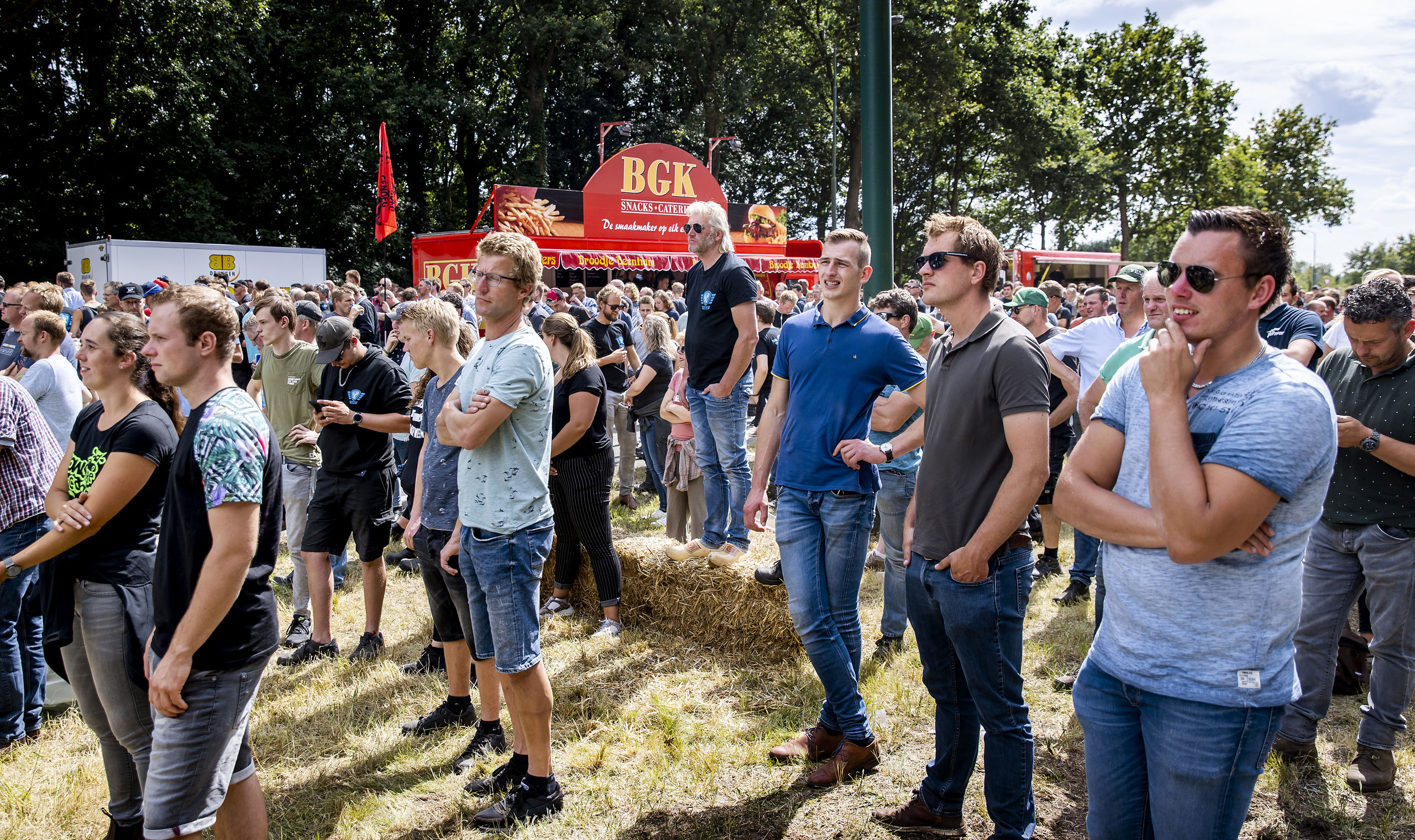 Boeren demonstreren in de buurt van het RIVM
