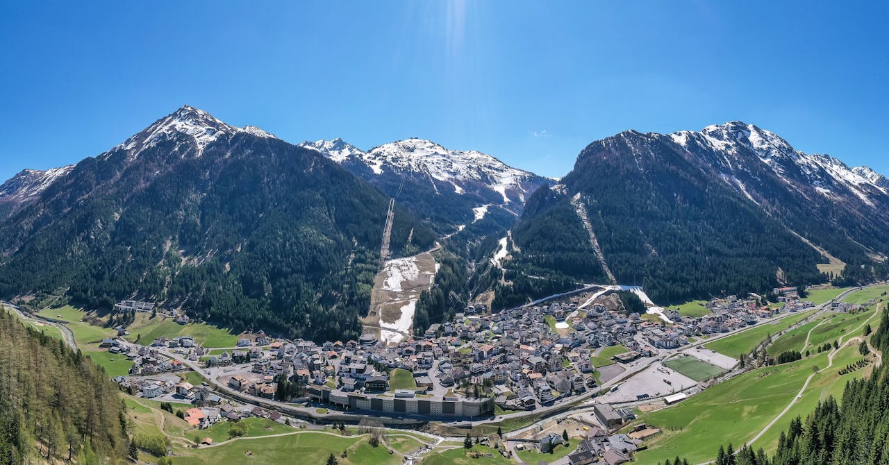 Tirol hoopt op betere tijden en veel wintersporters, na een desastreus einde van het afgelopen sneeuwseizoen - Johann GRODER