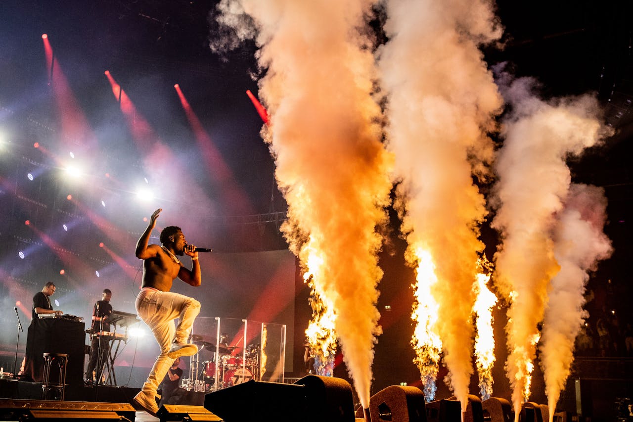AMSTERDAM – Frenna (Francis Edusei) treedt op tijdens zijn show Frenna Deluxe in de Ziggo Dome. Het optreden is onderdeel van de Larger Than Live concertreeks.