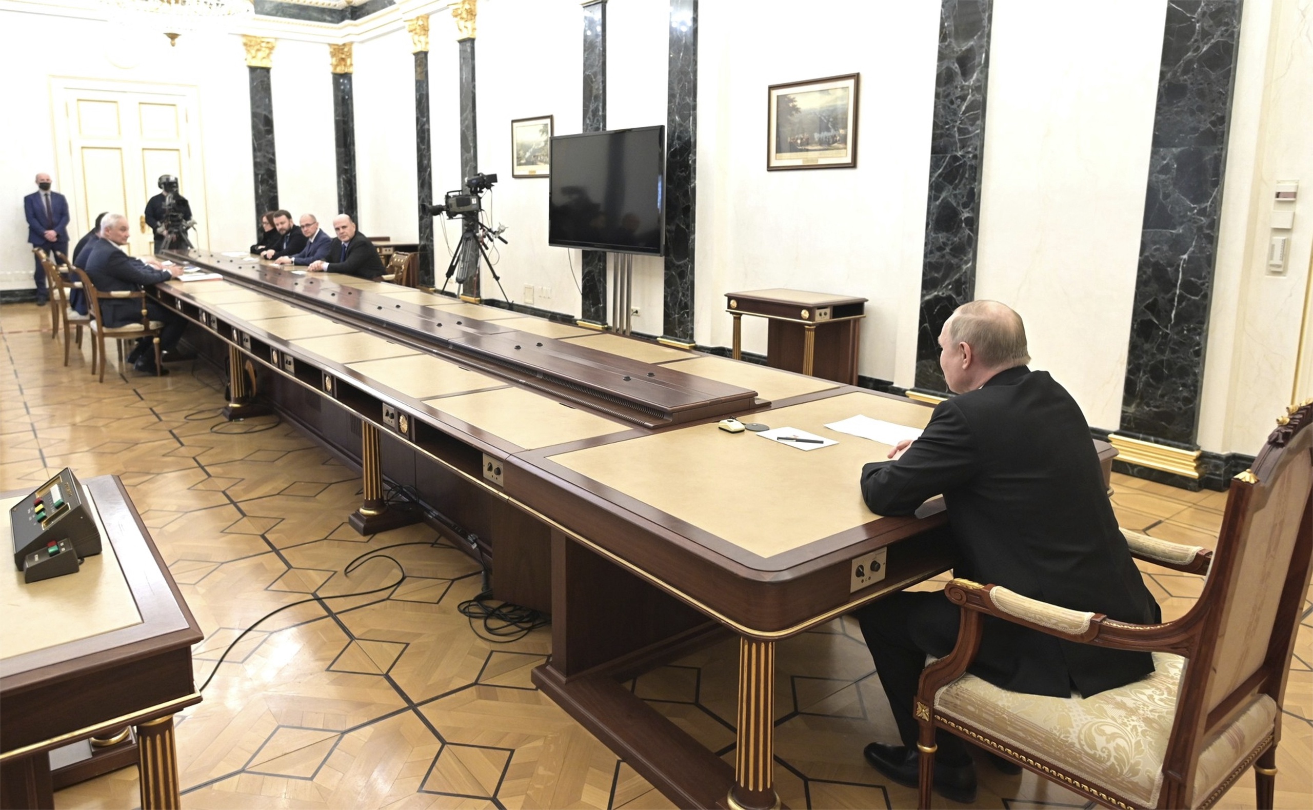 President Poetin ontvangt enkele kabinetsleden, februari 2022