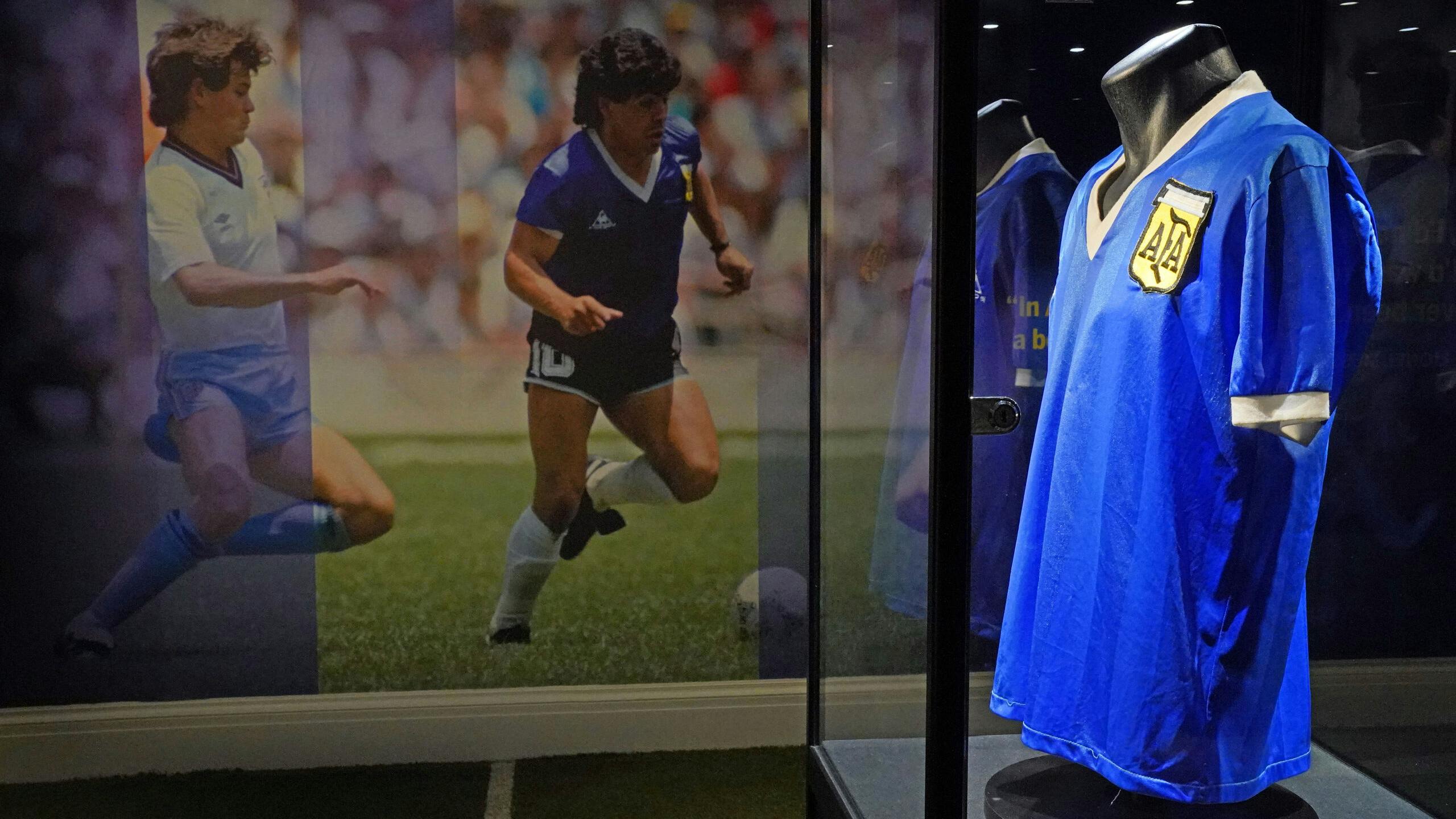 Het desbetreffende(?) shirt van Diego Armando Maradona.