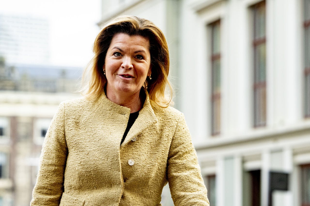 Christianne van der Wal-Zeggelink, minister voor Natuur en Stikstof, bij aankomst op het Binnenhof in Den Haag.
