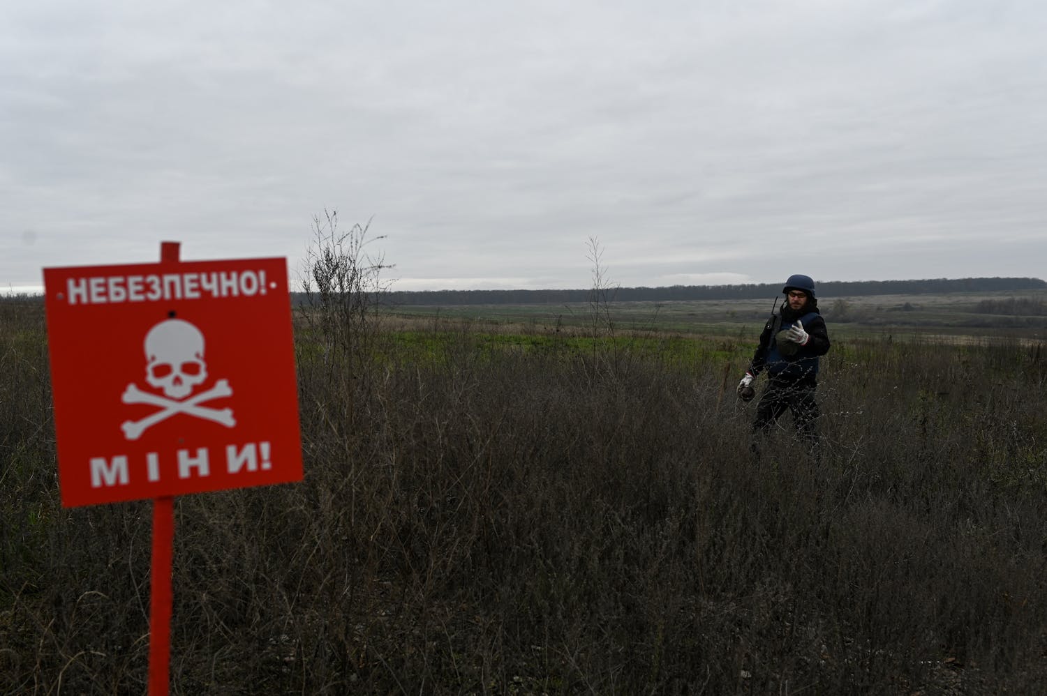 Russian minefields delay Ukrainian offensive