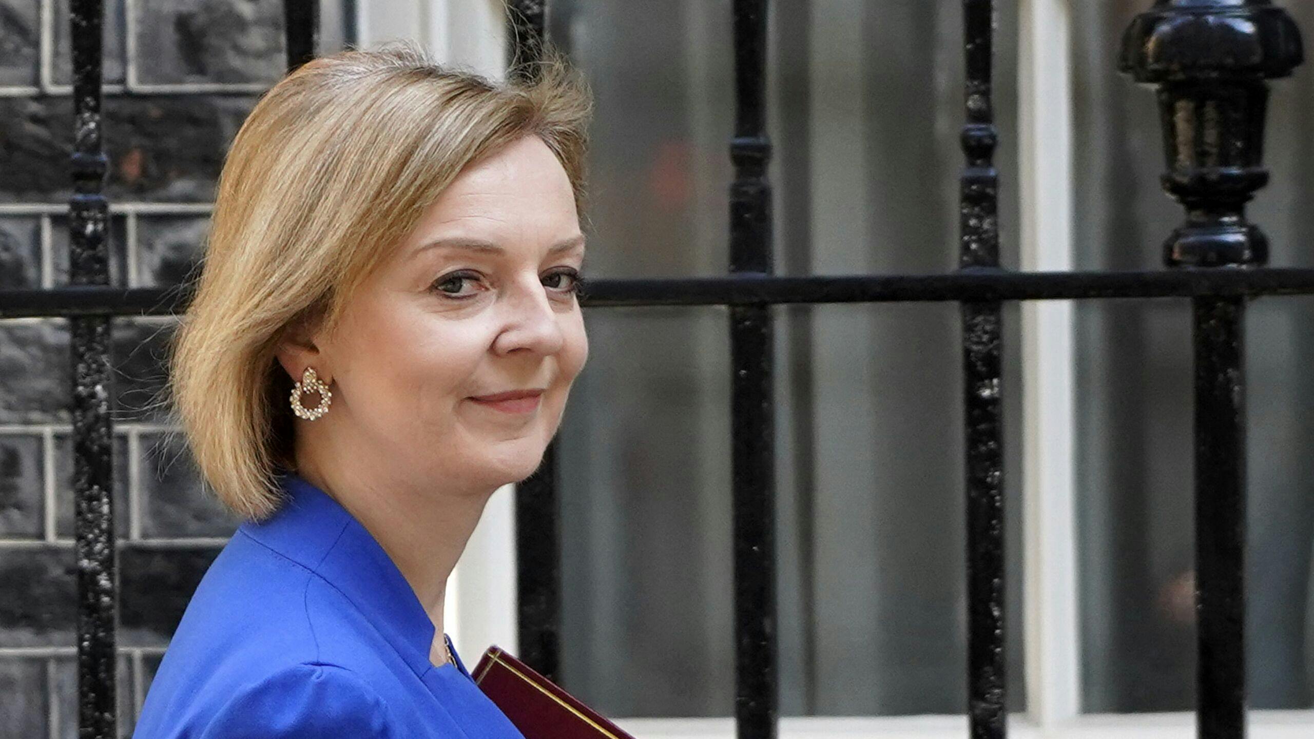 Britse Buitenlandminister Liz Truss komt aan op Downingstreet 10 