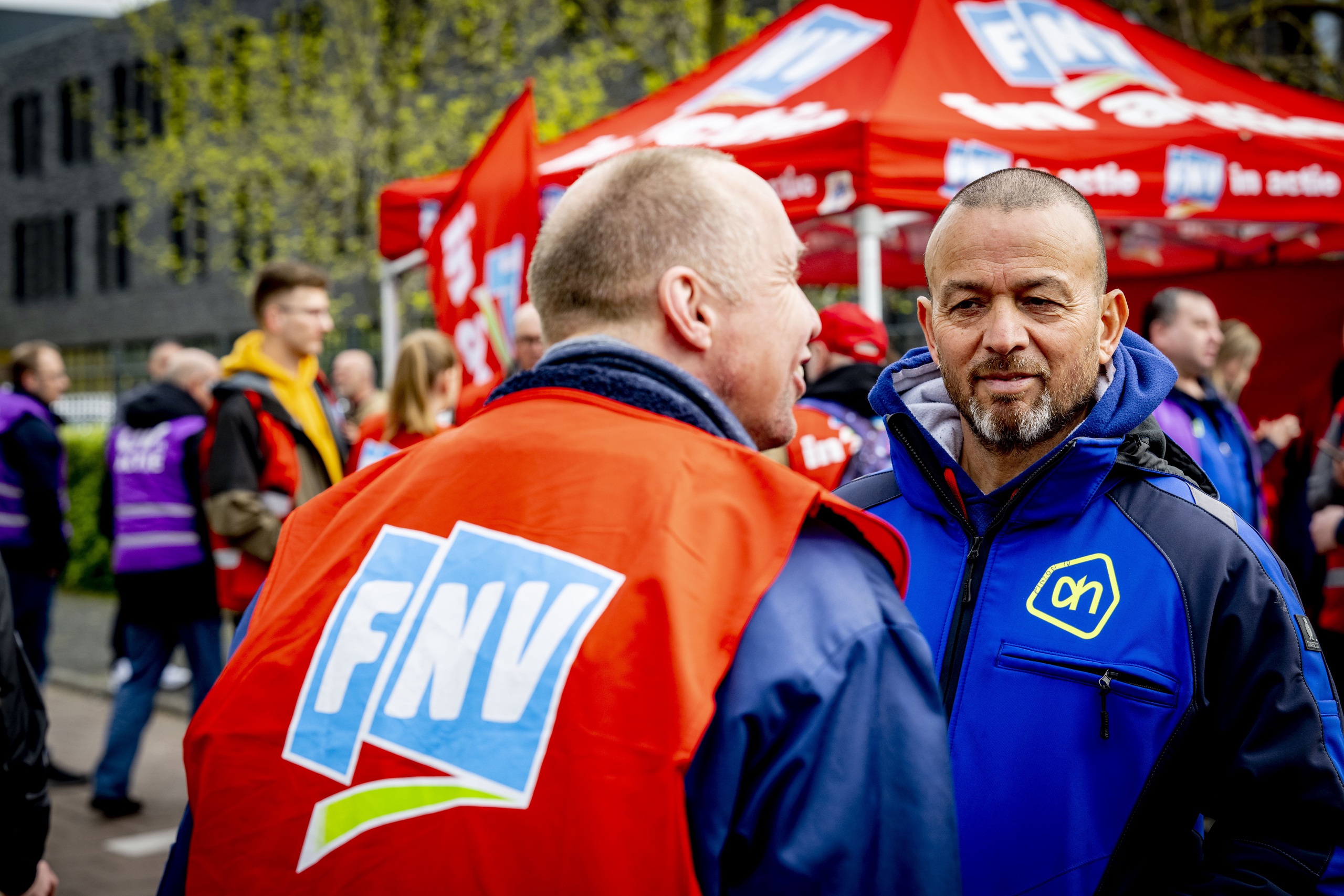 Staking Bij Albert Heijn Dijt Uit, FNV'ers Staken Zelf Ook | BNR ...