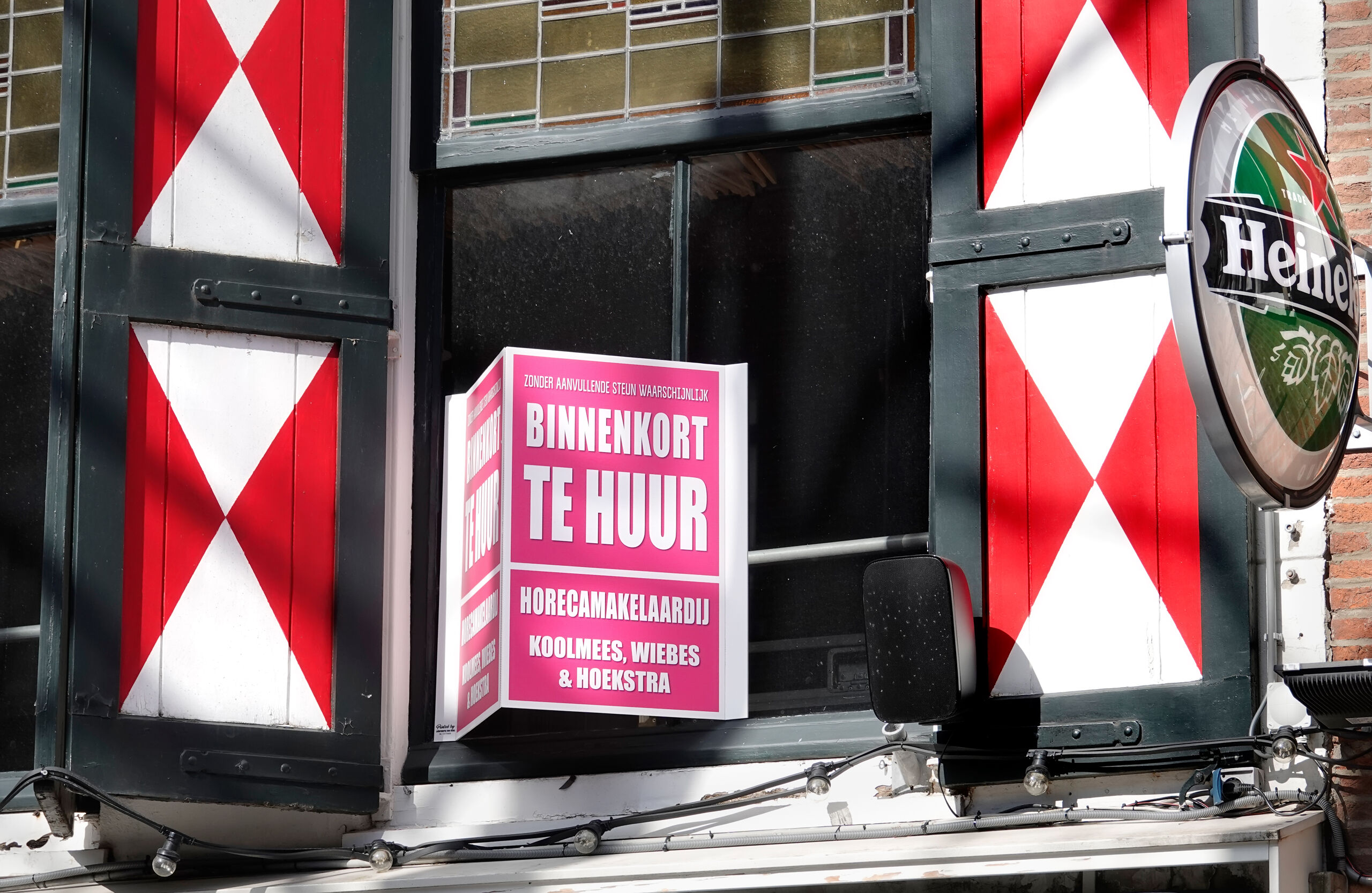 Nederland Den Haag -  maart 2021. Horeca met protestbord. Binnenkort te Huur. Foto Berlinda van Dam / ANP / HH