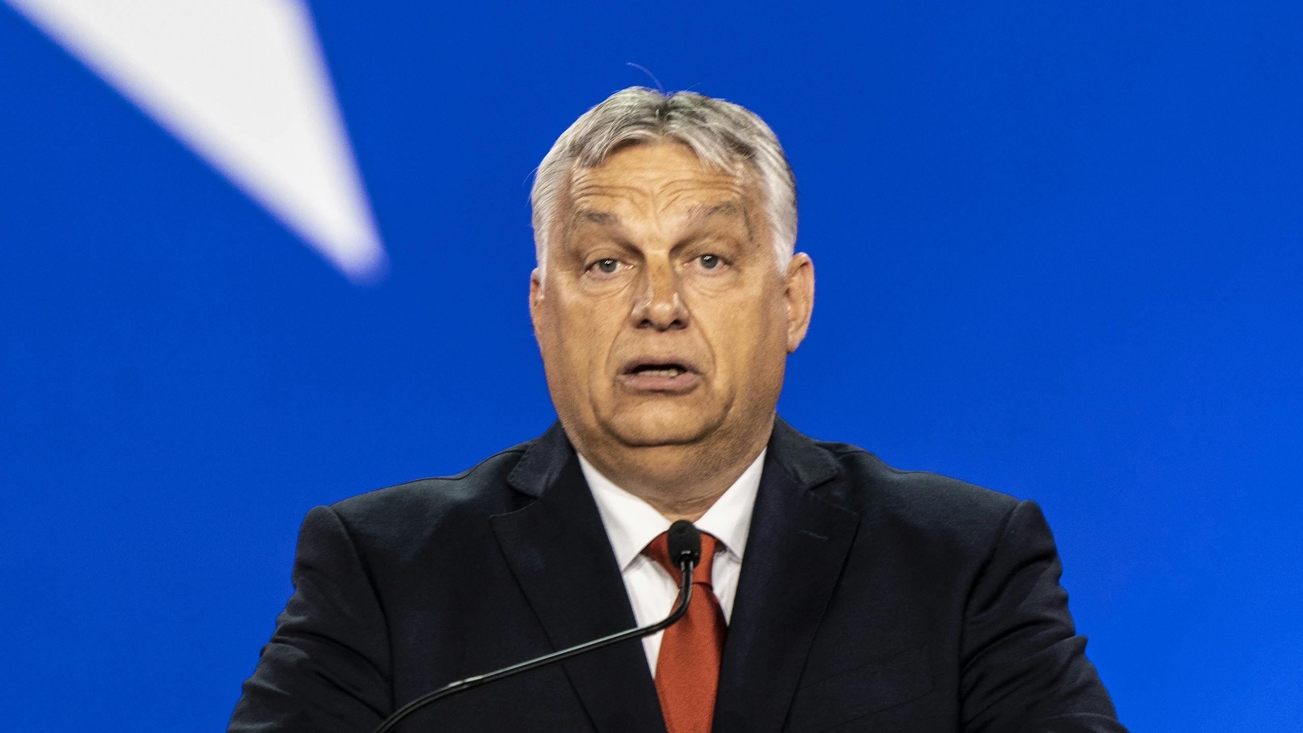 Nieuw corruptieschandaal Hongarije bemoeilijkt EU-positie verder